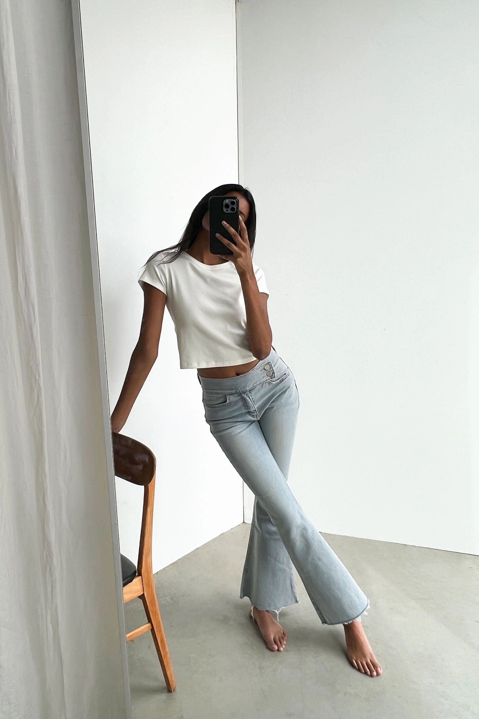 Low Bulk Material All Day Fit HIGH-RISE FLARED JEAN