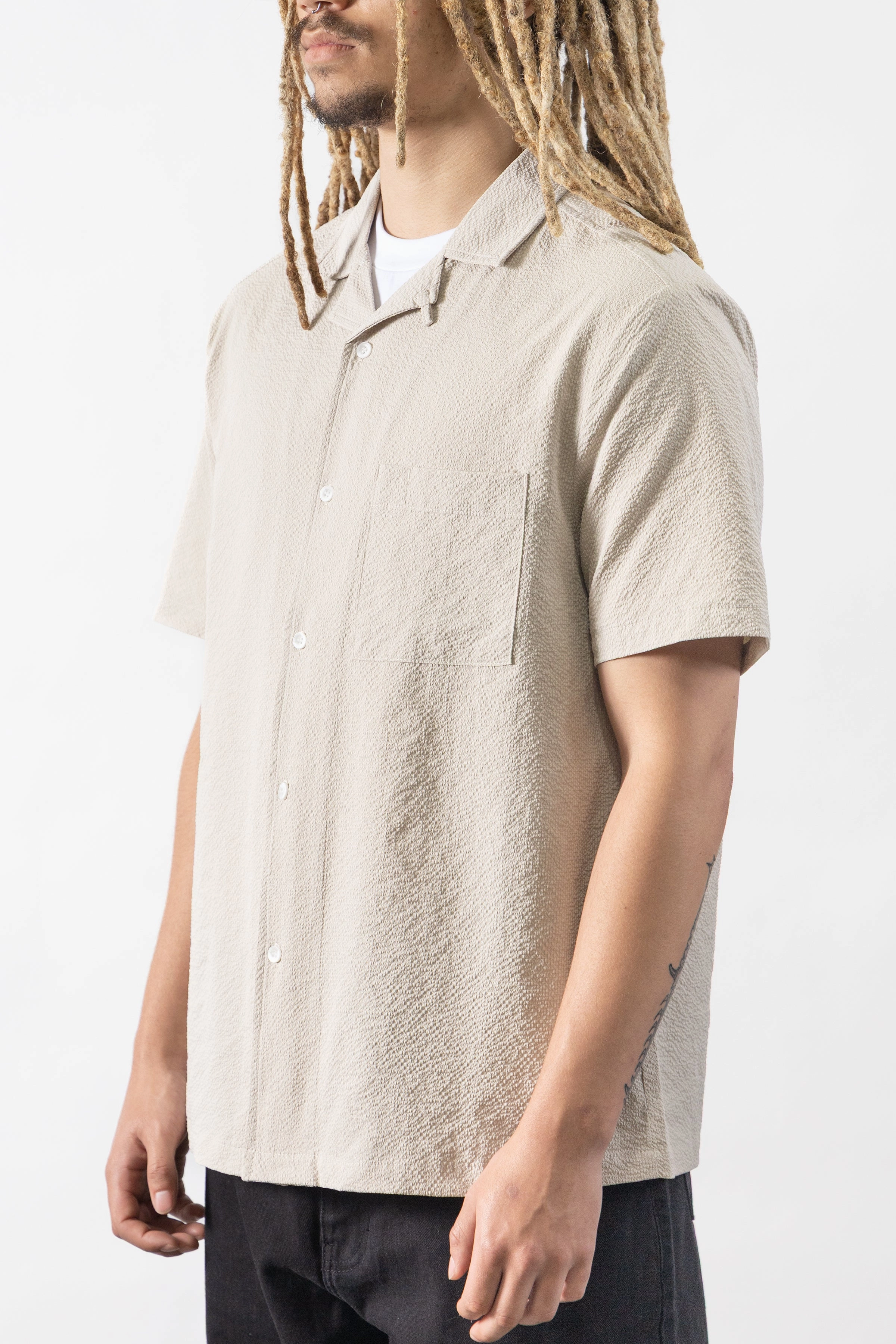 Blacksmith - Seersucker Resort Shirt - Dove Trendy looks Youthful Vibe