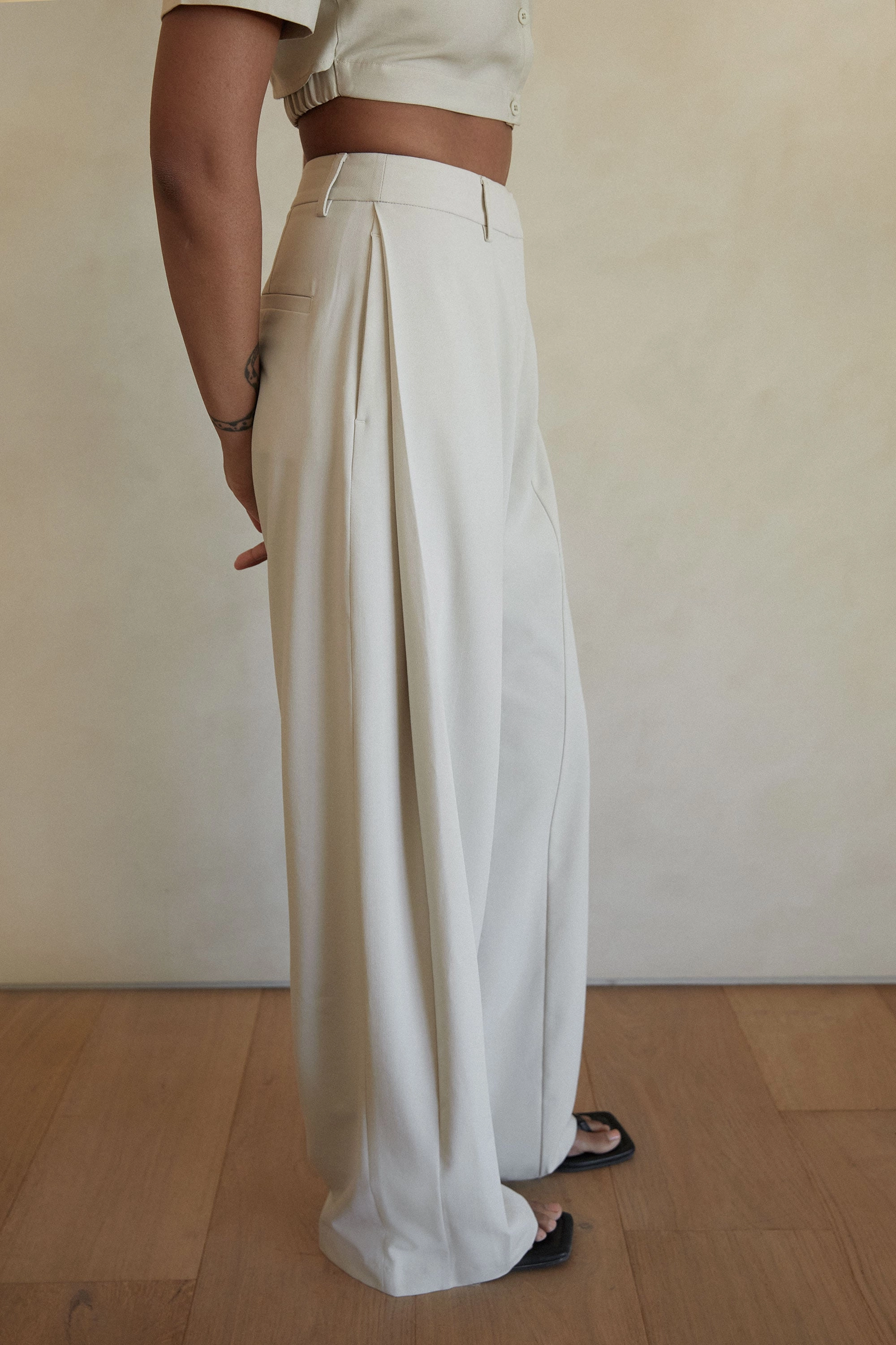 Sleek lines Slim Shape WIDE LEG FLOWY PANT
