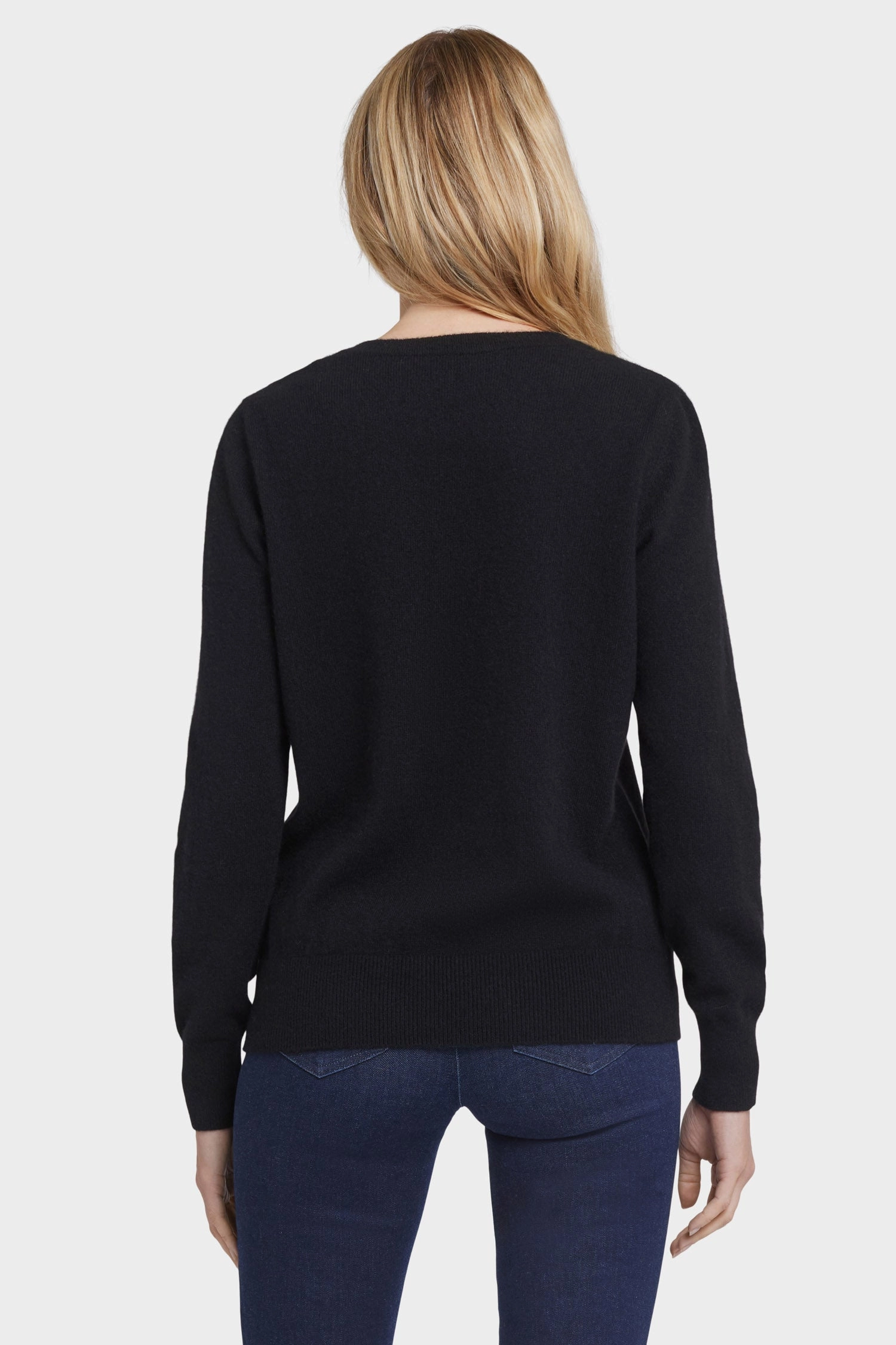 Cashmere Classic V-Neck Sweater - Black Layering Fashion Cozy Layers