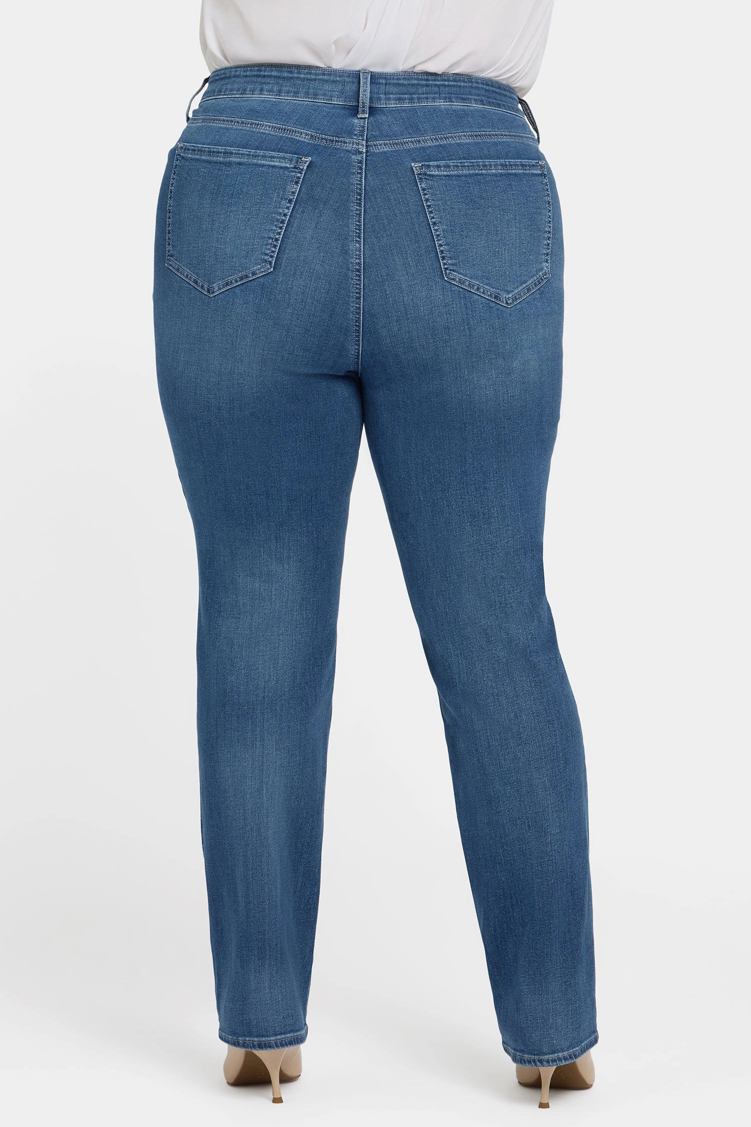 Marilyn Straight Jeans In Plus Size - Lake Notre-Dame Always Fits Spring Attire