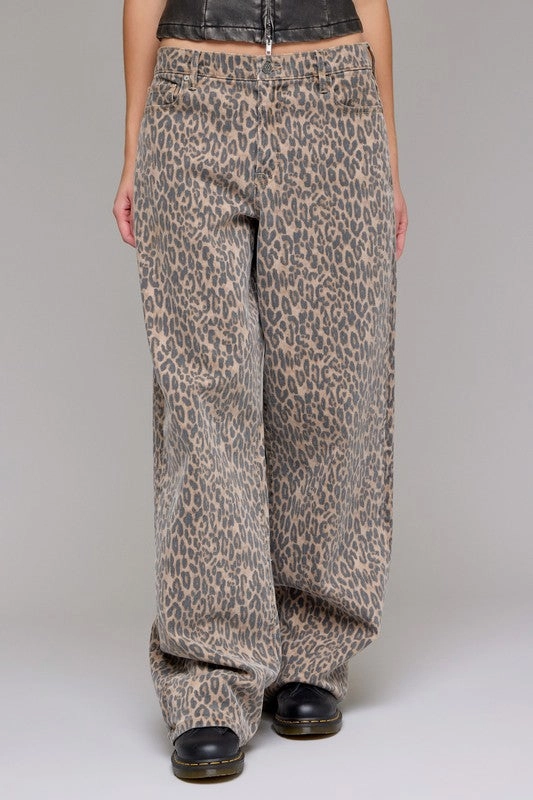 Evening Stroll Weekend Getaway Breathable Brunch Outfit Cheetah Print Low Slung Baggy Jeans