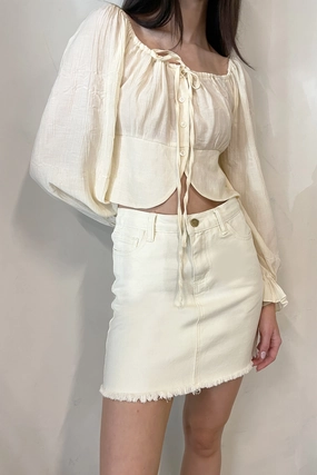 IVORY DENIM MINI SKIRT Key Feature