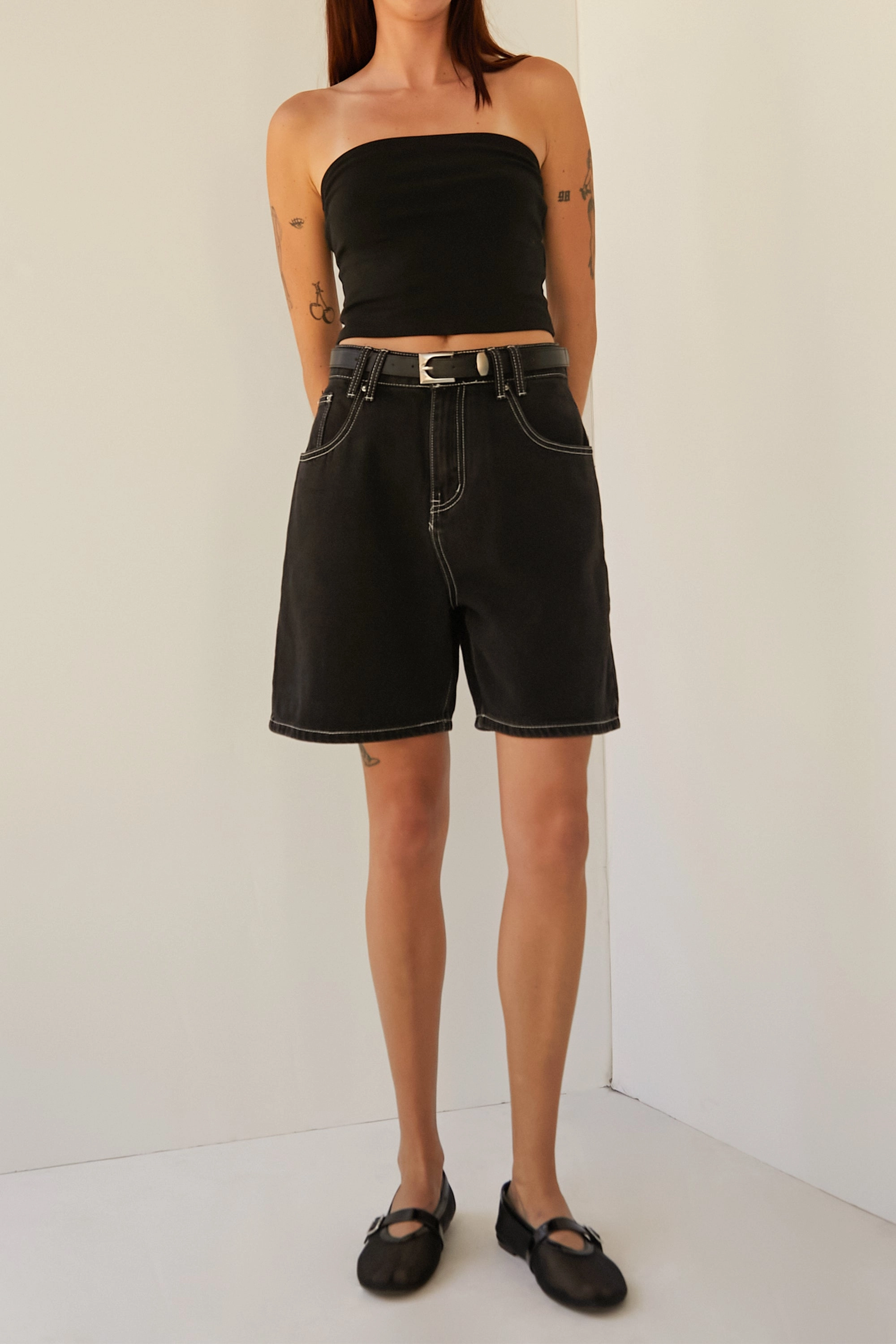 DENIM SHORTS WITH LEATHER BELT Cross Ventilation Channels Contoured Cuff Design