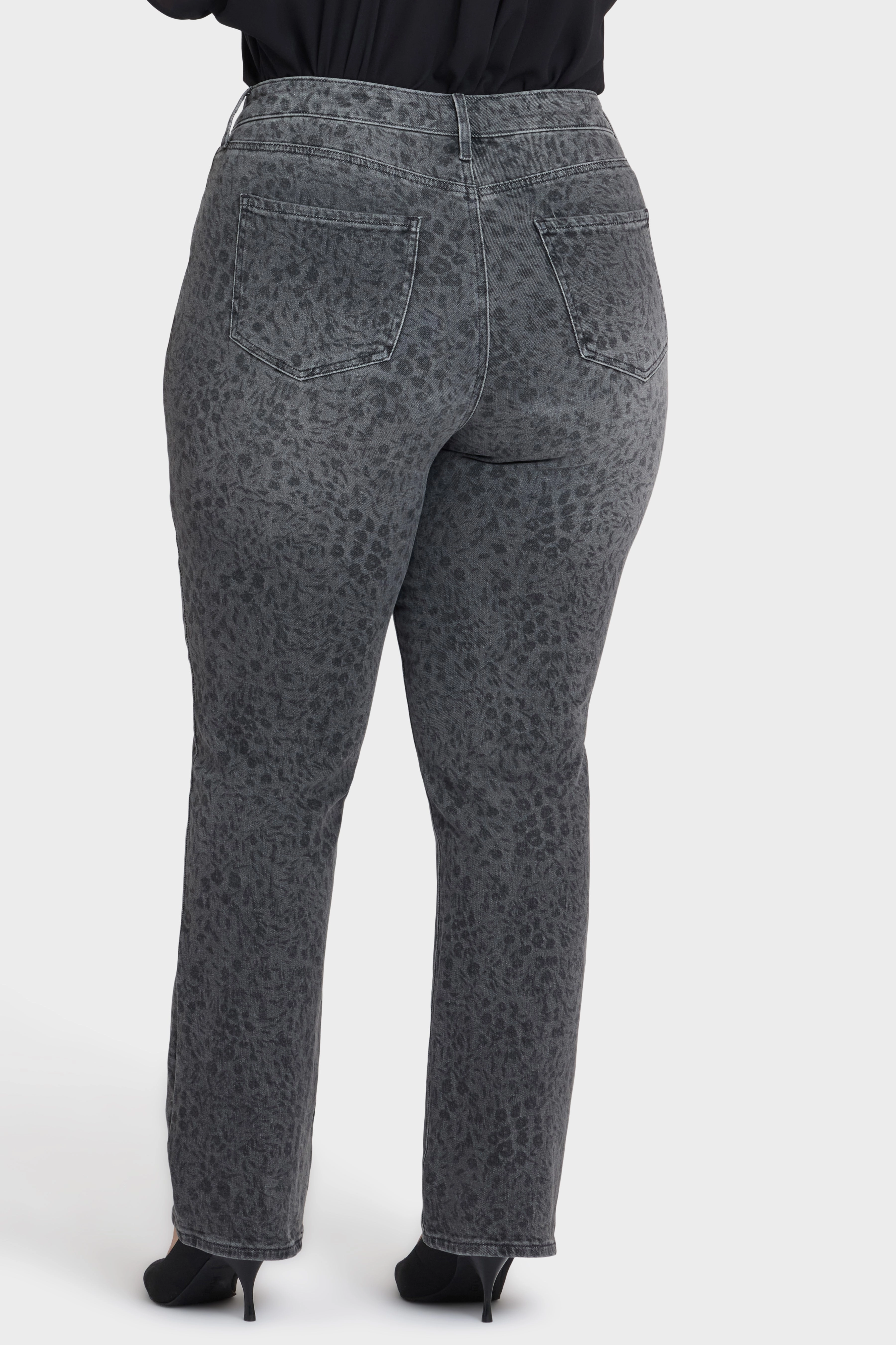 Marilyn Straight Jeans In Plus Size - Grey Daniela Ditsy Go-To Choice Effortless Look