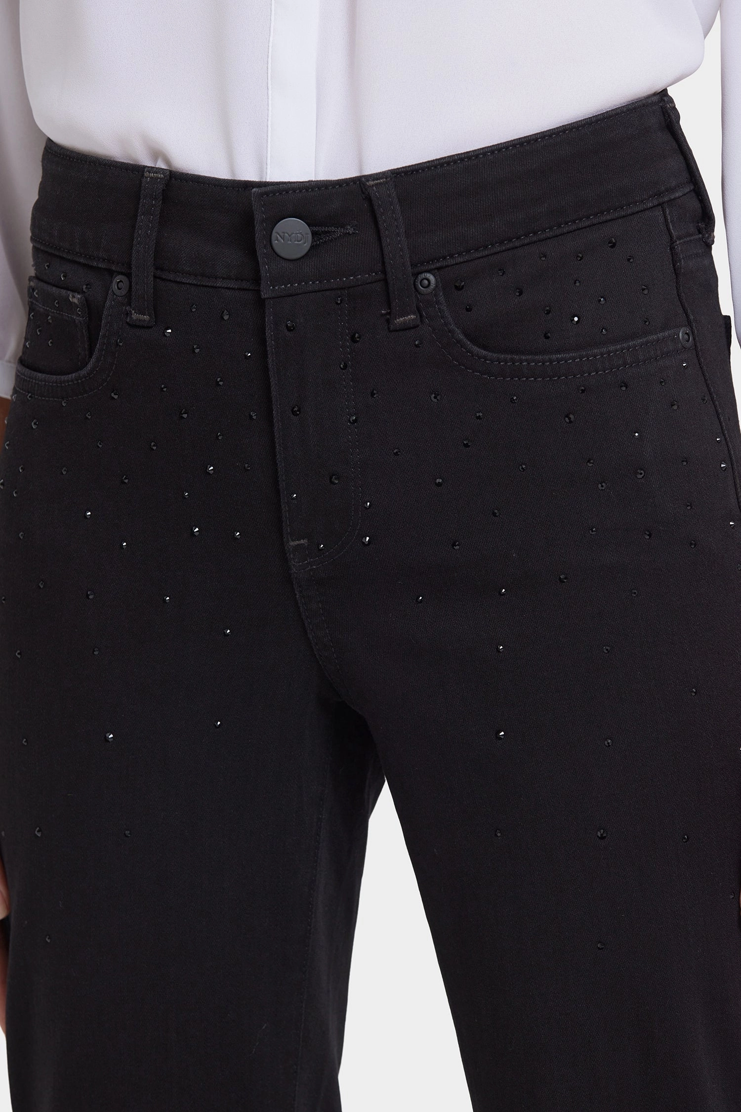 Youth Outfit Sustainable Denim Production Marilyn Straight Jeans In Petite - Black Rinse