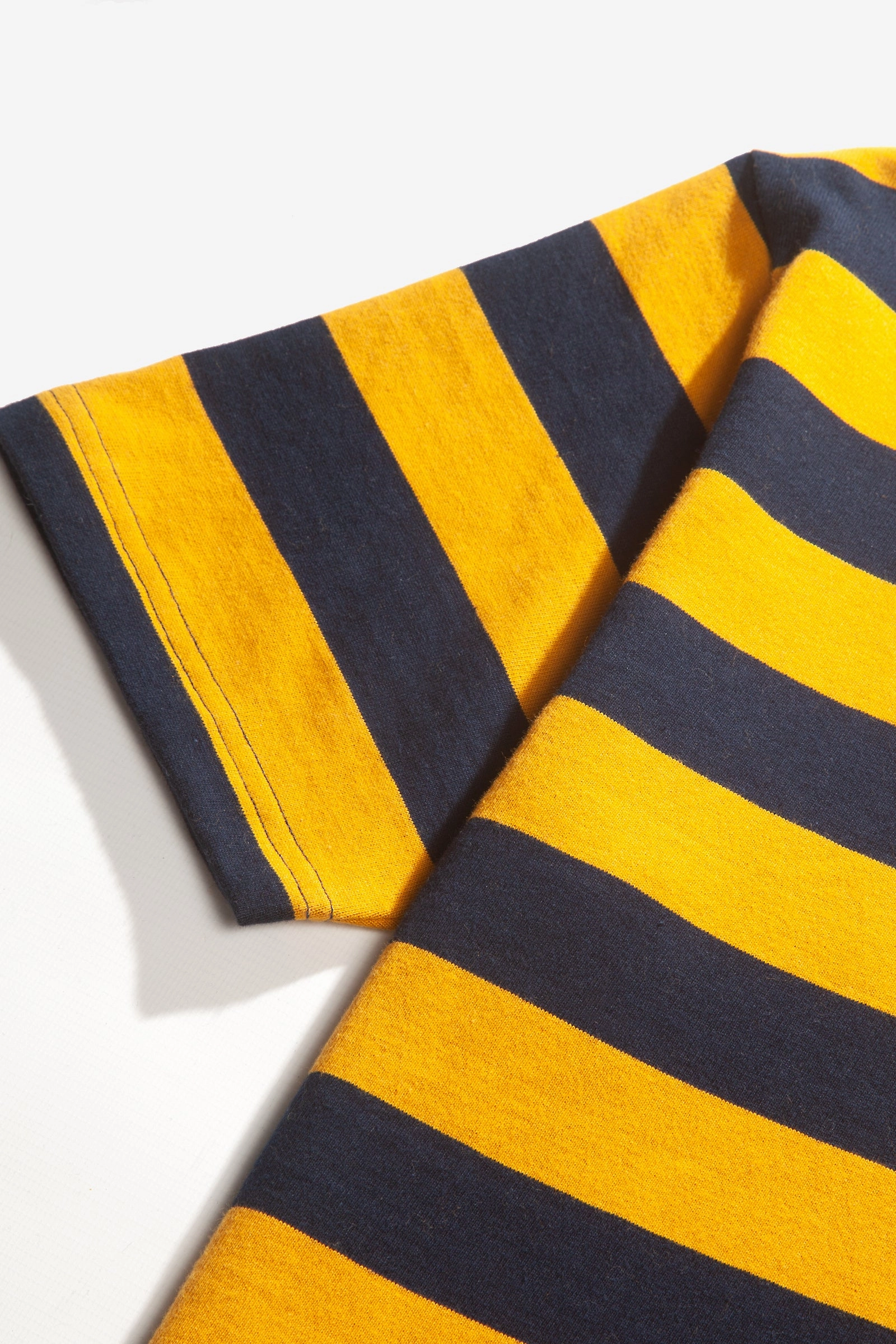 SeamlessSidePanels Red Ruggison - Border Short Sleeve T-Shirt - Yellow/Navy