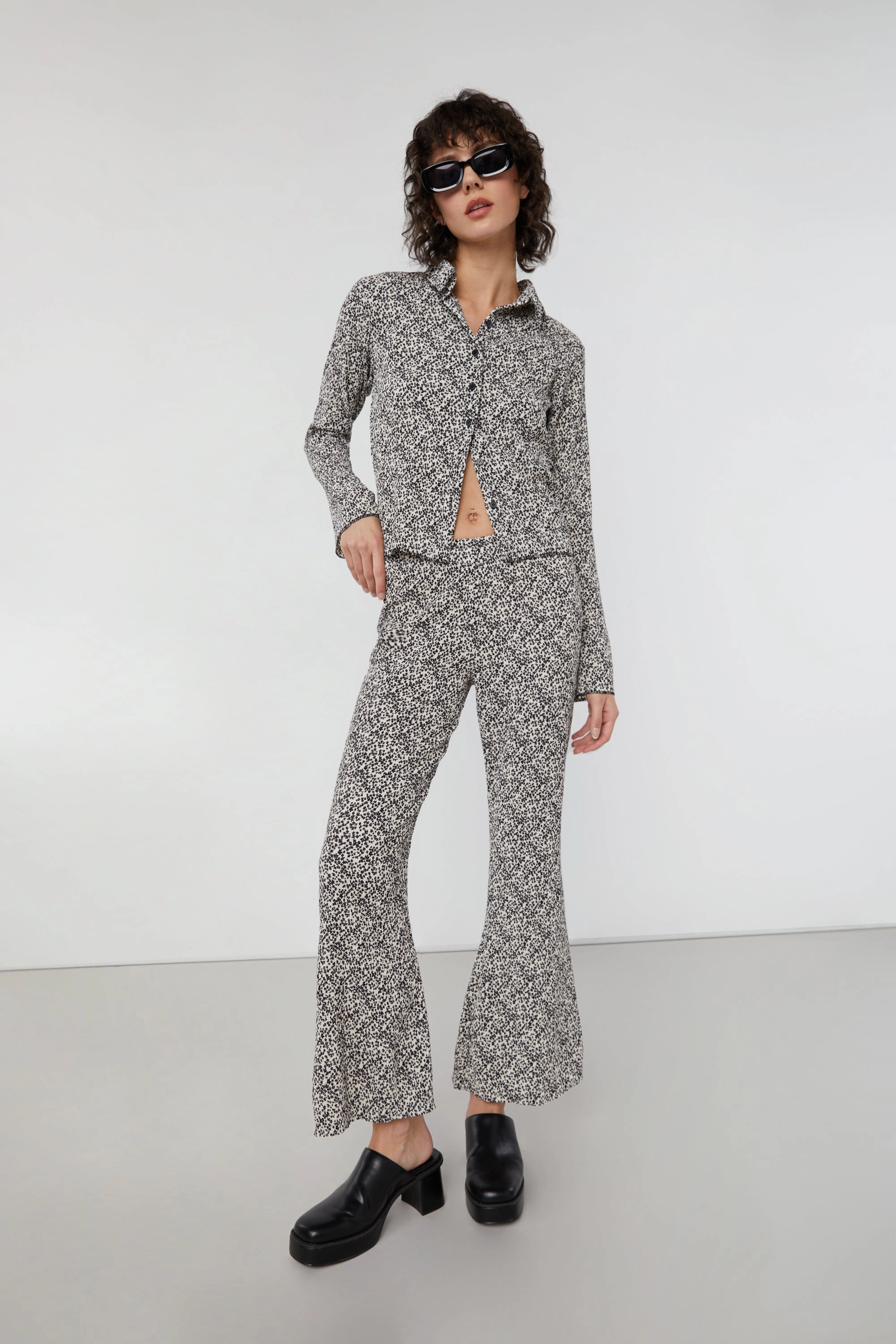 Wrinklefree FLORAL PLEATED FLARED PANT