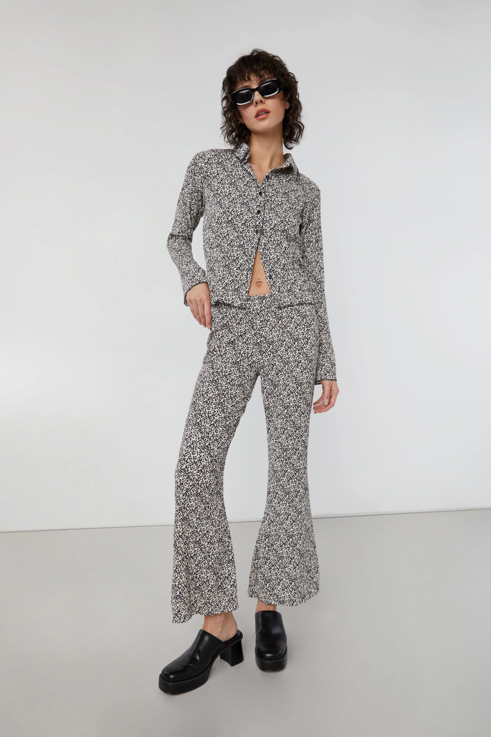 Non slip grip FLORAL PLEATED FLARED PANT