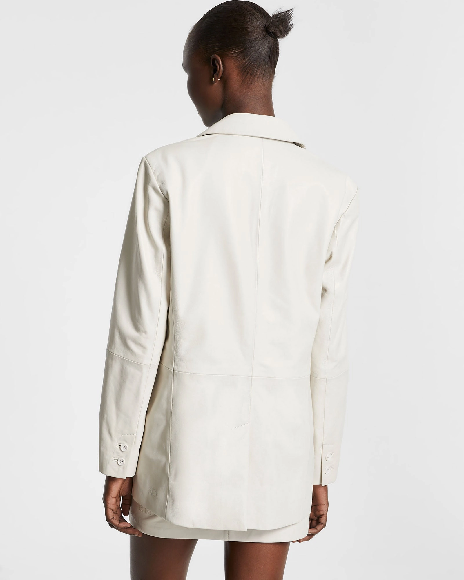 Gloss Free Texture VIVIAN LEATHER BLAZER OFF WHITE