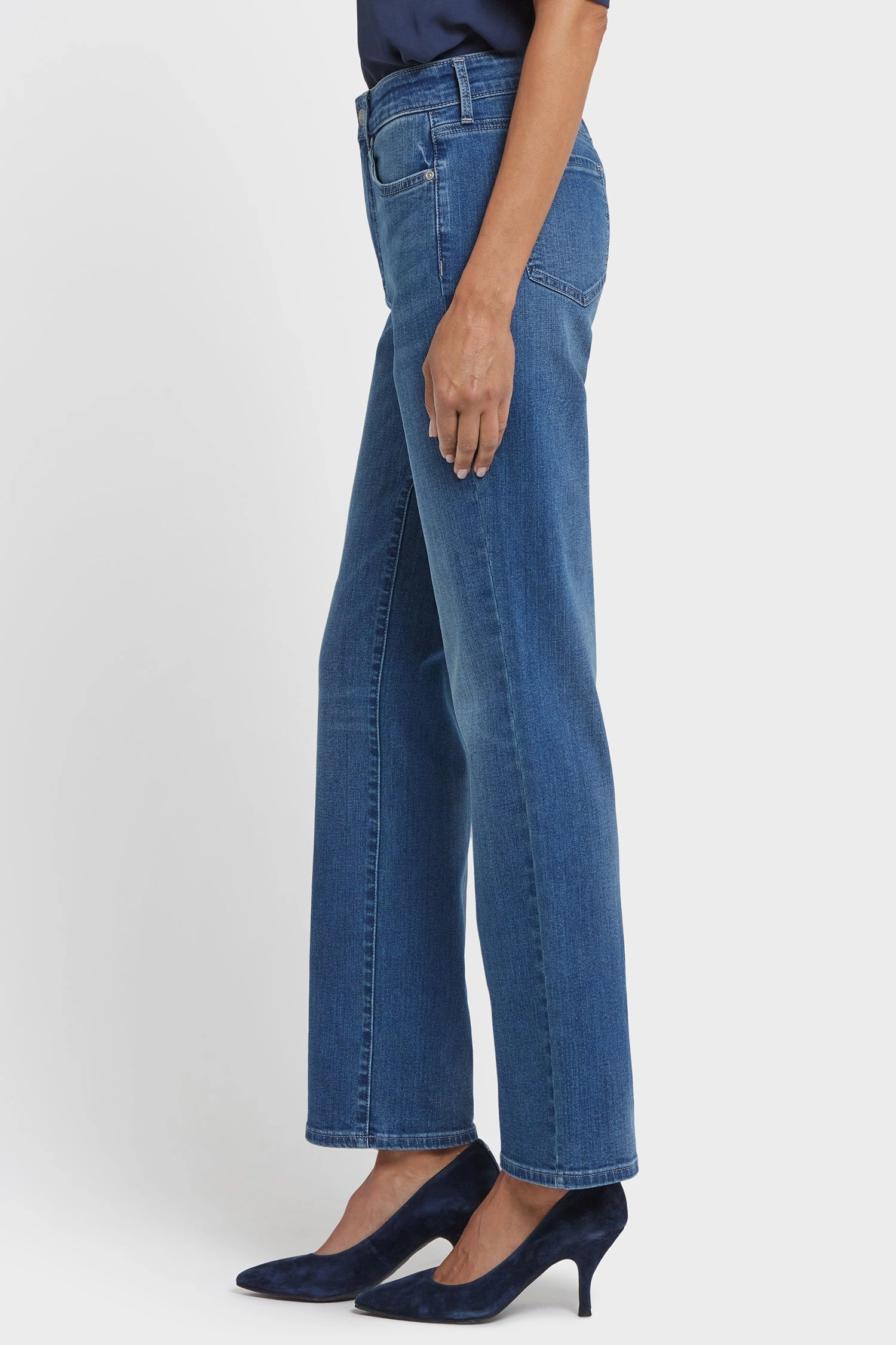 Contemporary Look Athlete Fit Holiday Vibes Marilyn Straight Jeans In Tall - Lake Notre-Dame
