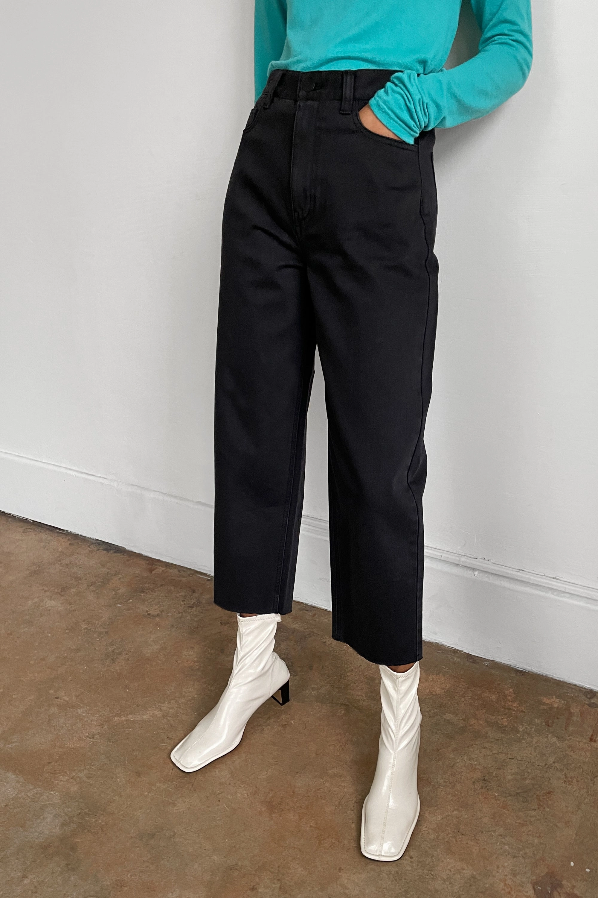 Hidden Zip Pockets TAPERED JEAN