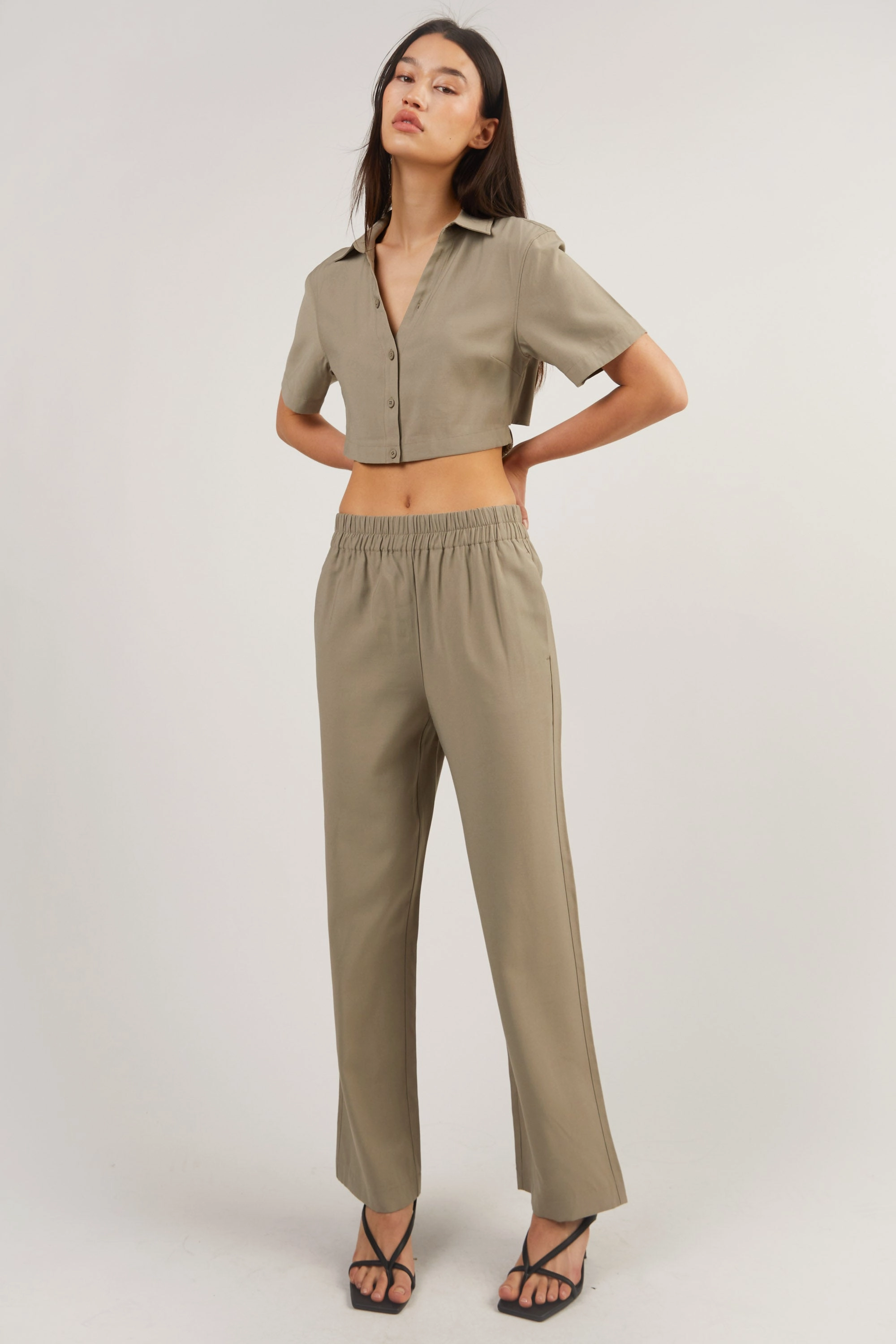ELASTIC WAIST STRAIGHT LEG PANT Comfortable Fit Look