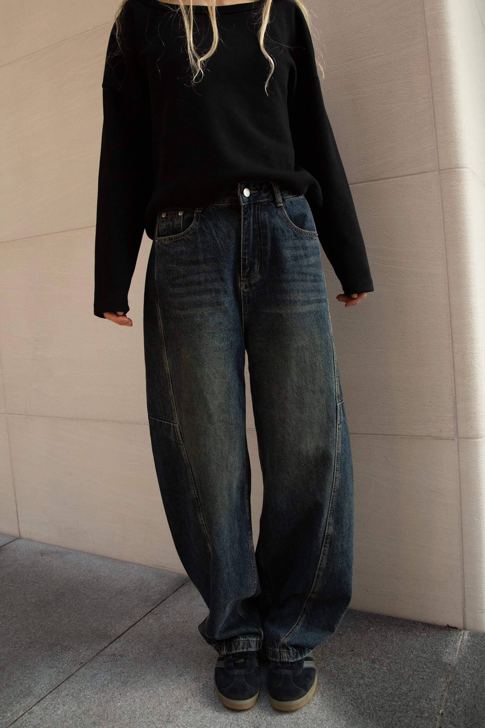LINE STITCH BARREL CURVED LEG JEAN Cozy Wear