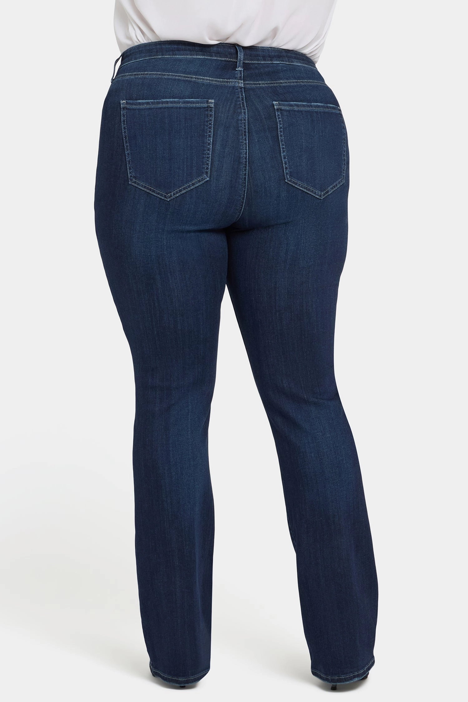 Billie Mini Bootcut Jeans In Plus Size - Ink Skyline Easy Outfit