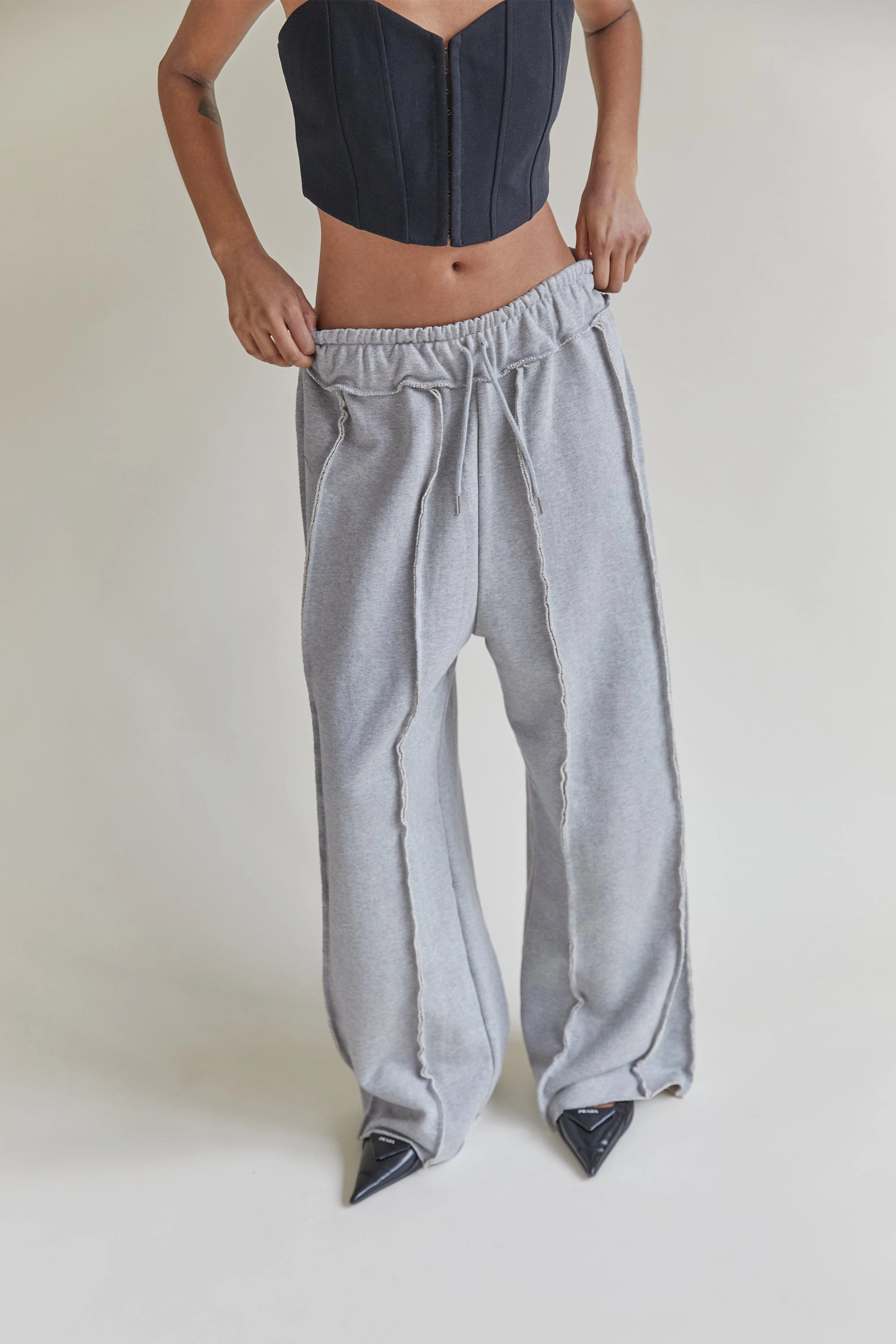 EXPOSED SEAM SWEATPANT Flowy legs Sport Layer