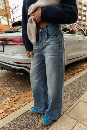 Outfit Staple Stay Flexible Faded Crinkle Effect Relaxed Fit Jean