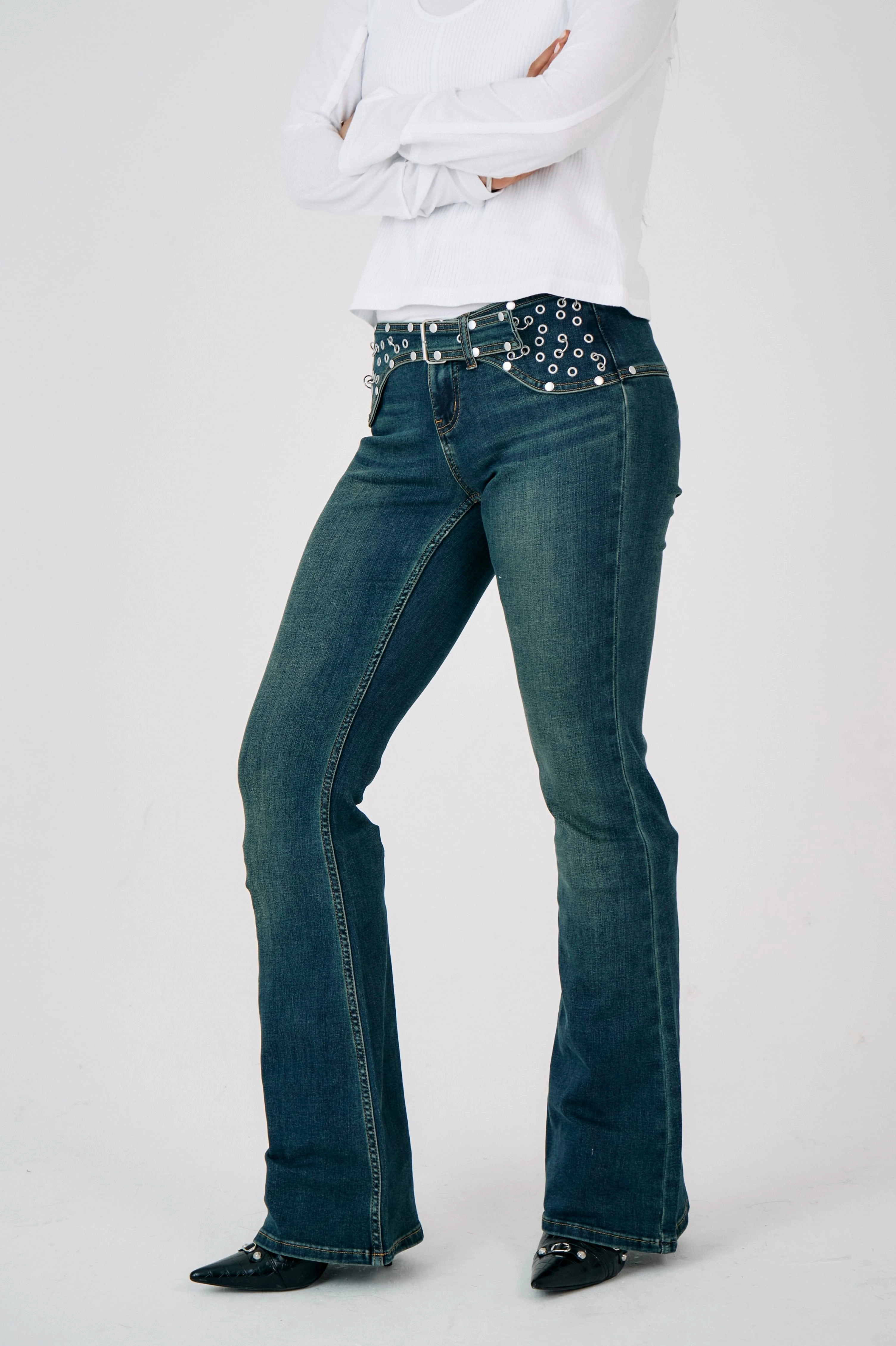 Outfit Staple Low Impact Dye Dirty Blue Charlotte Bootcut Jeans