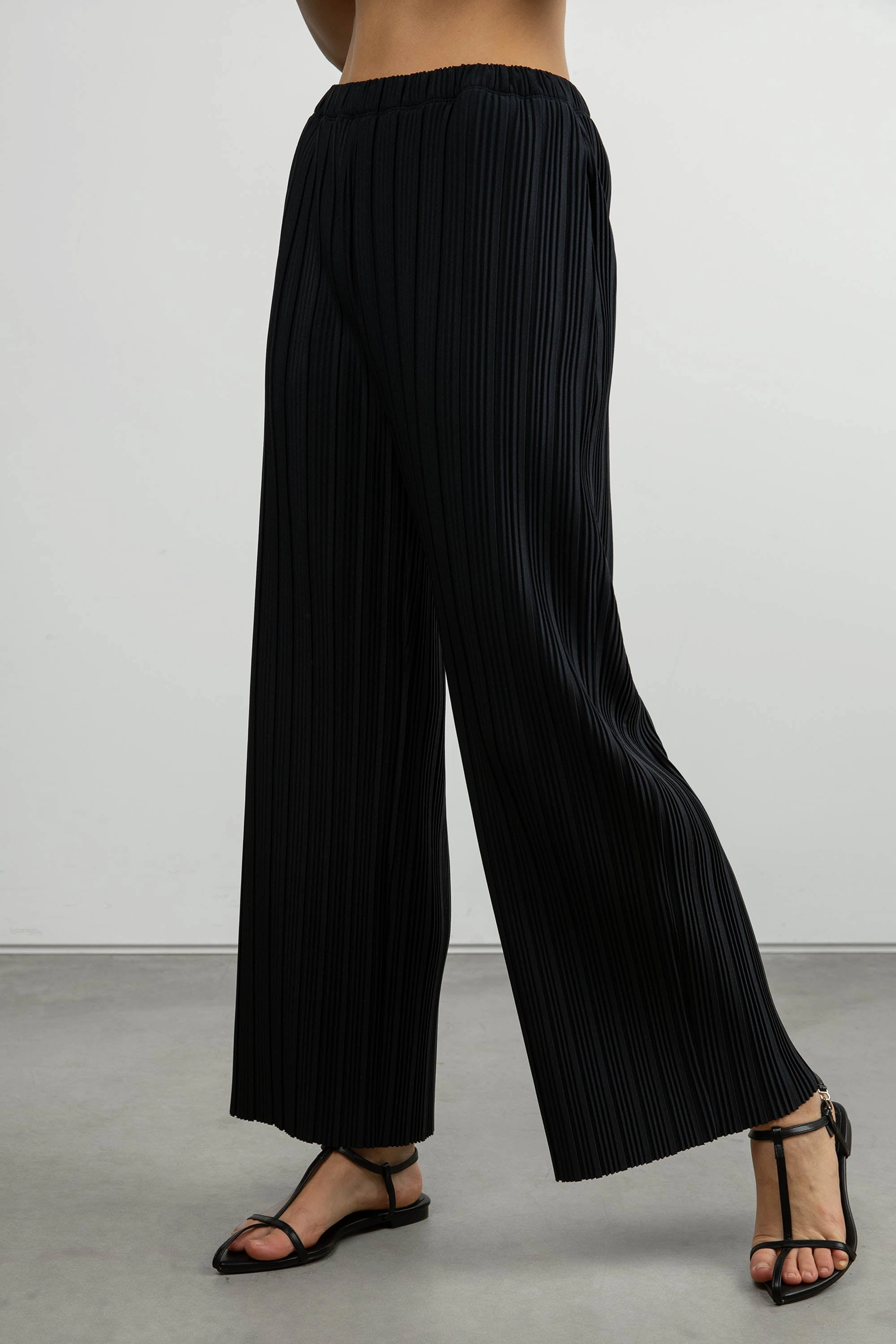 PLEATED ELASTIC WAIST PANT Versatile Waist