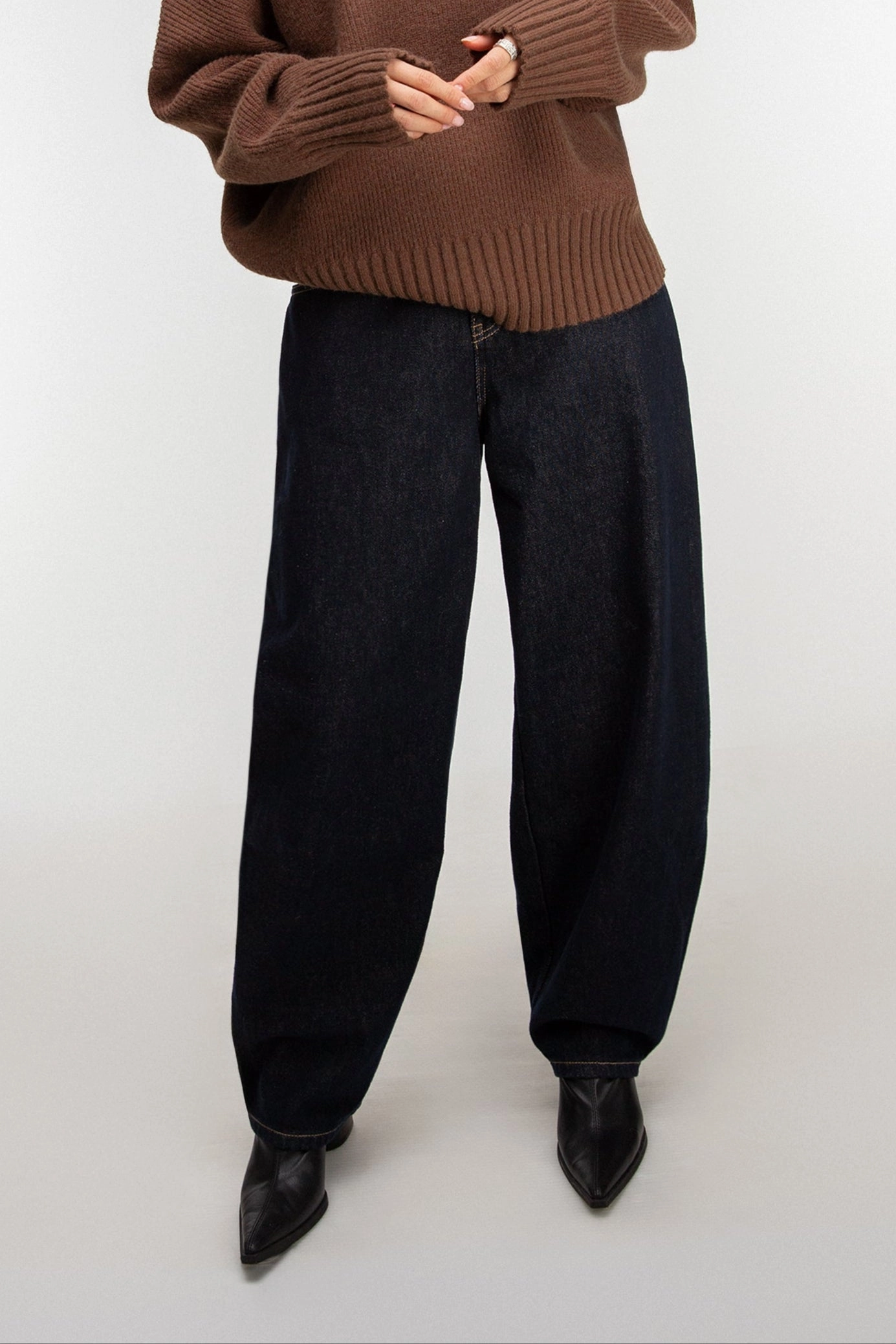 Walk Friendly DARK WASH BARREL JEAN