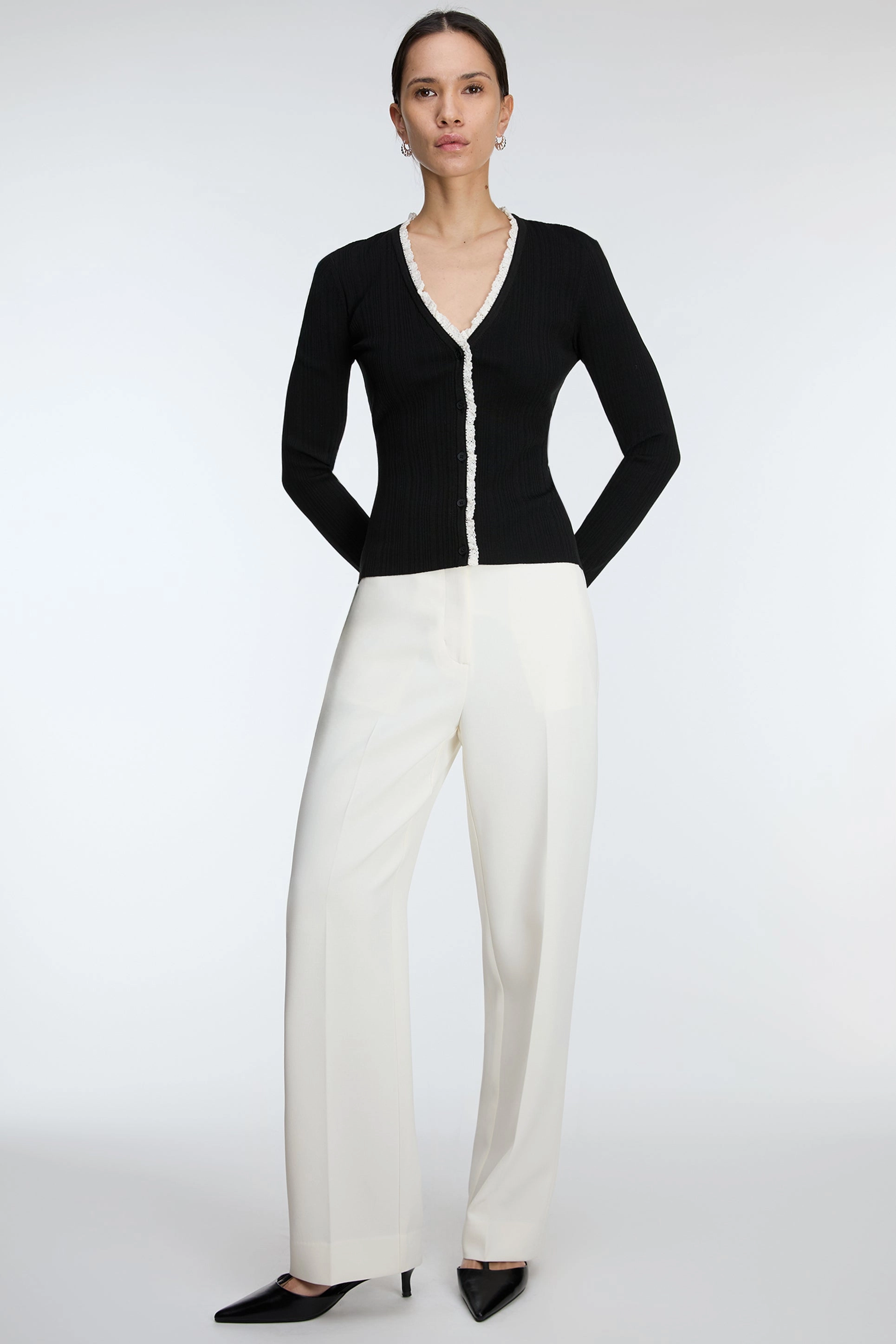 Refined fit Multi Pocket System HIGH-RISE STRAIGHT LEG TROUSER WITH HALF ELASTIC WAIST
