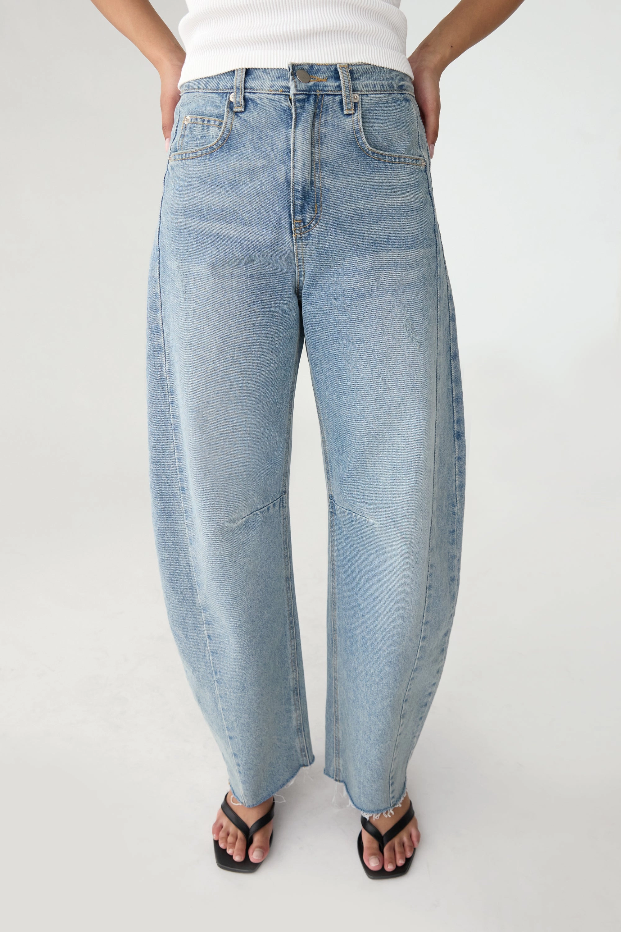 HIGH RISE VINTAGE WASH BARREL JEAN Slim Stretch Fit