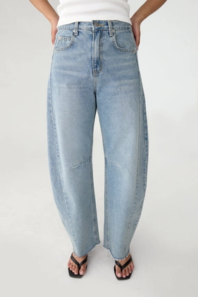 HIGH RISE VINTAGE WASH BARREL JEAN Comfort Wear