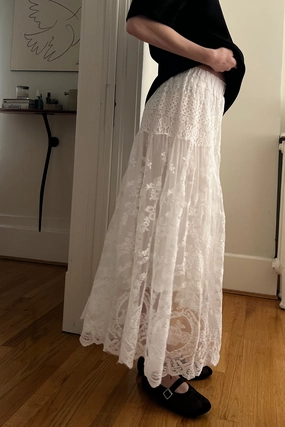 Smooth Edging Modern Outfit LAYERED LACE MIDI SKIRT