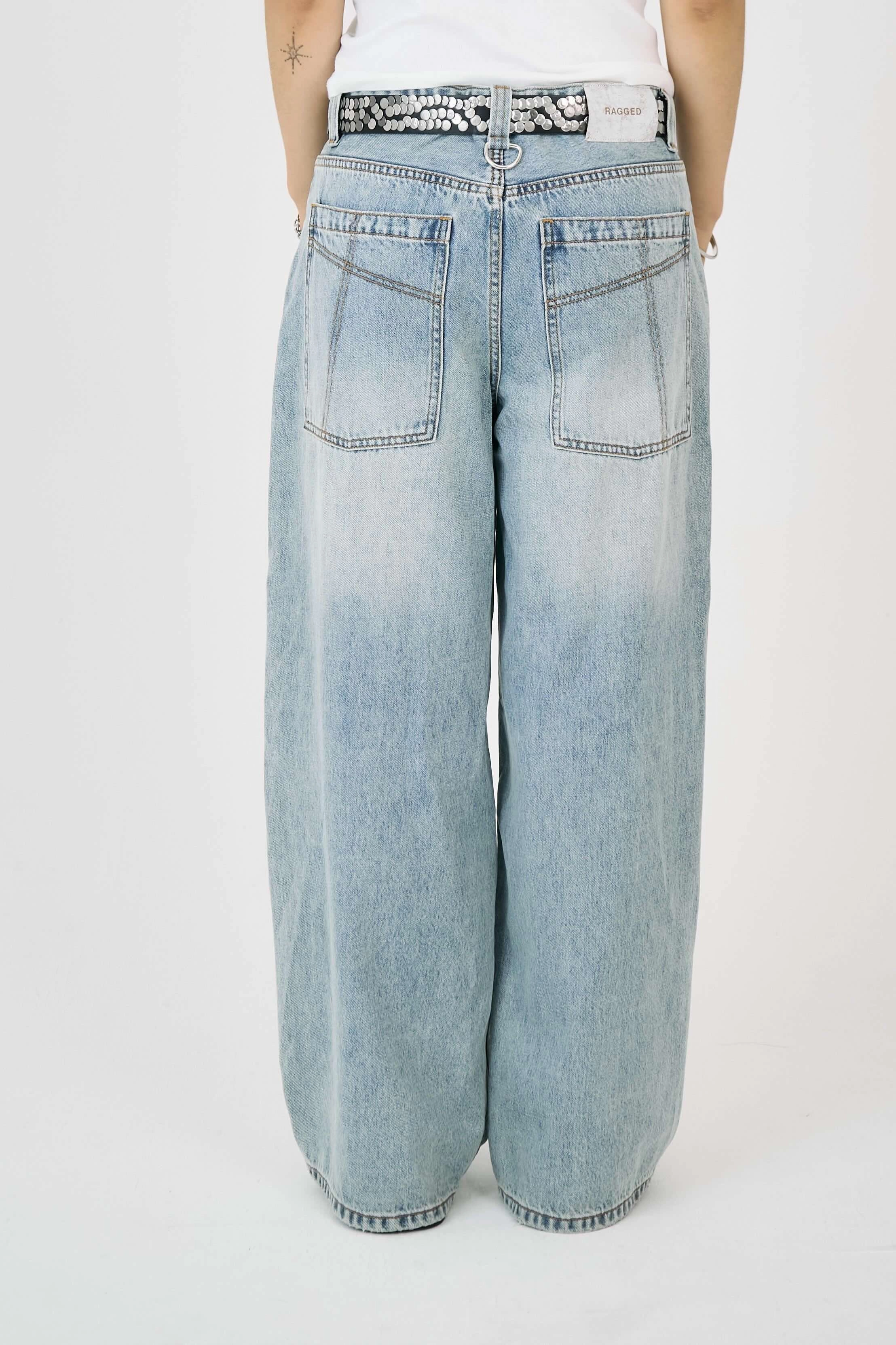 Unisex Wear Artist Vibe Light Wash Slim Sweeper Jeans