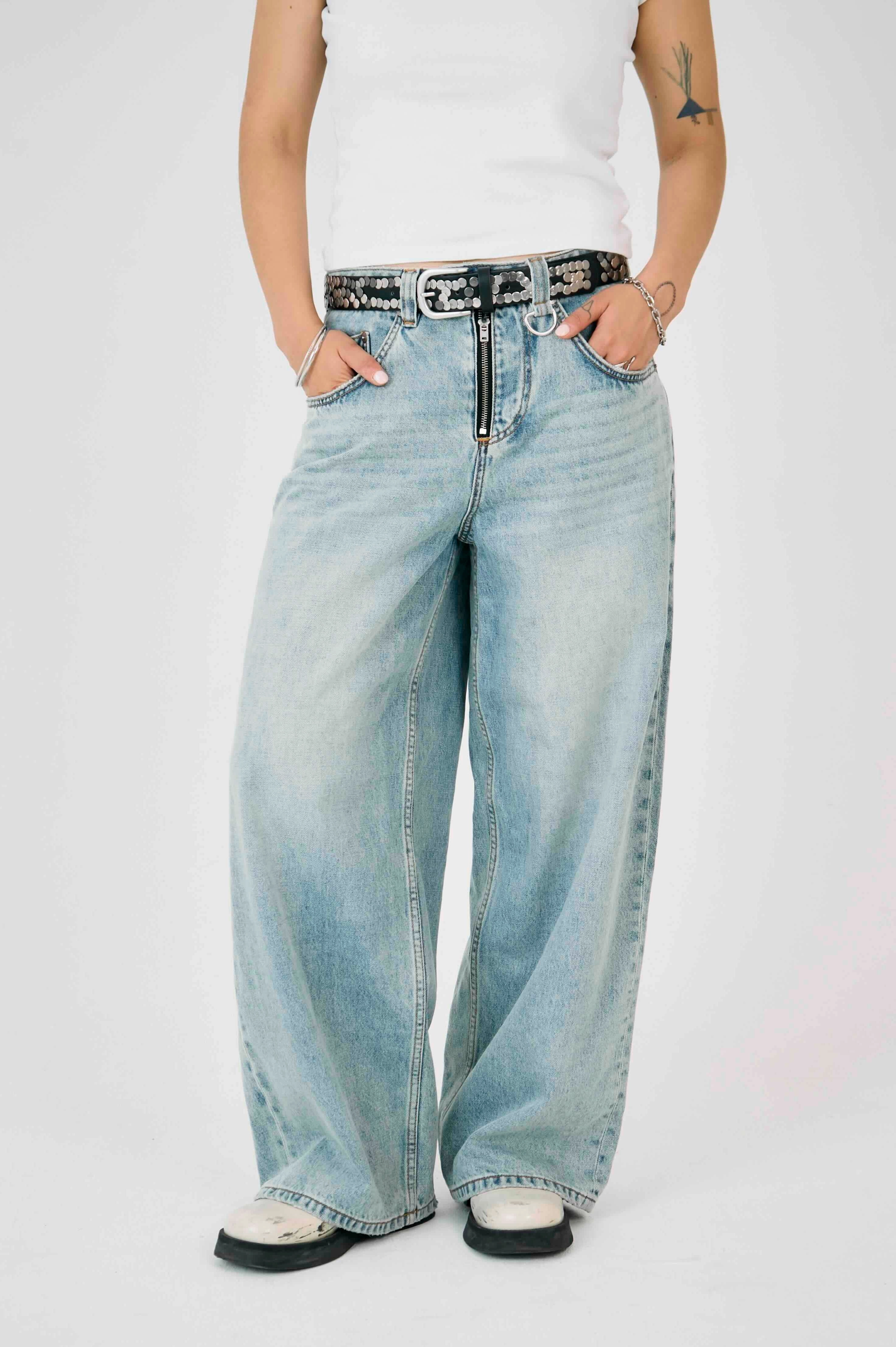 Light Wash Slim Sweeper Jeans Student Outfit Work Ready Winter Warmth Minimalist Style Picnic Style