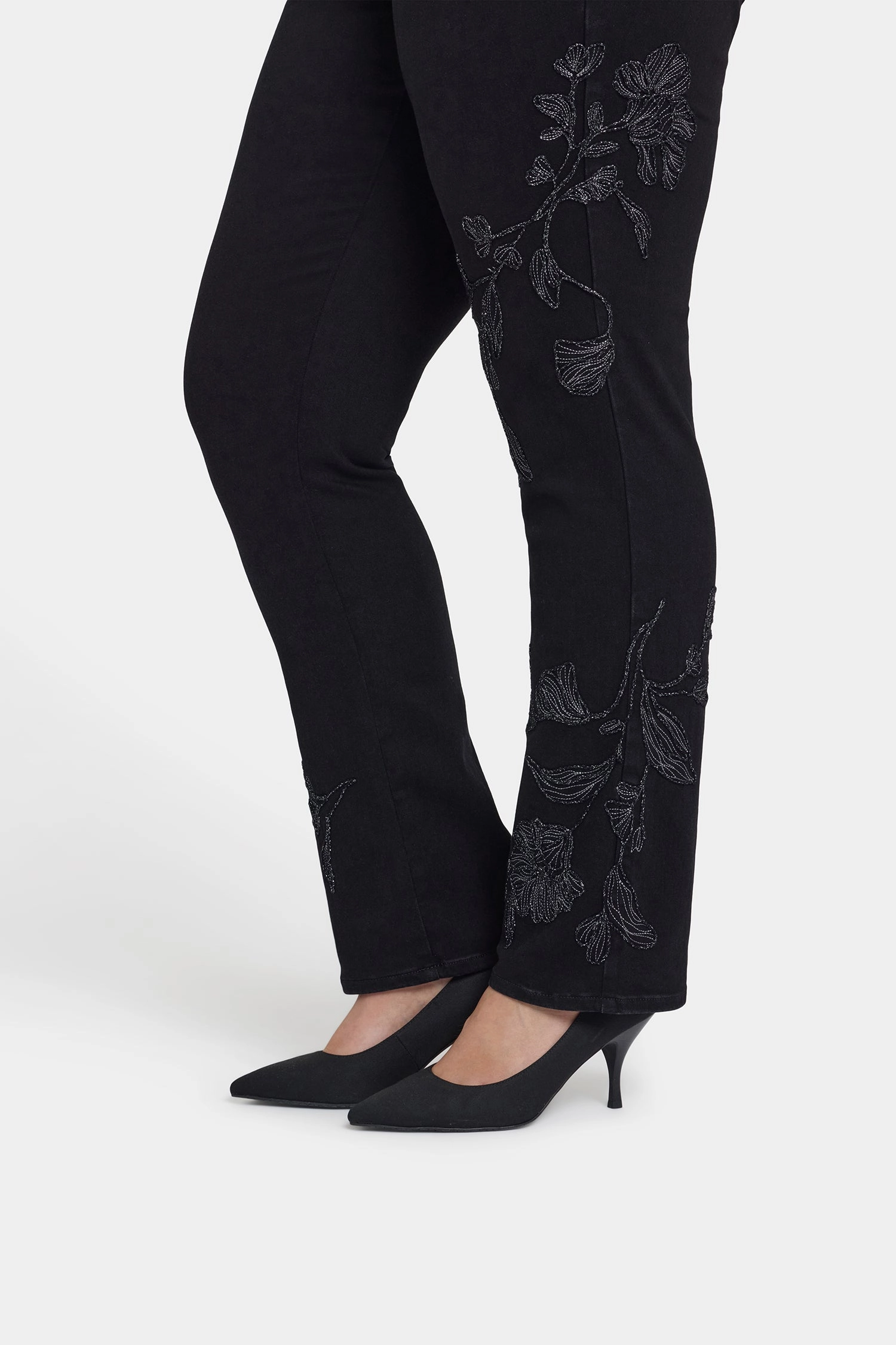 Marilyn Straight Jeans In Plus Size - Black Rinse Active Touch Sleek Silhouette