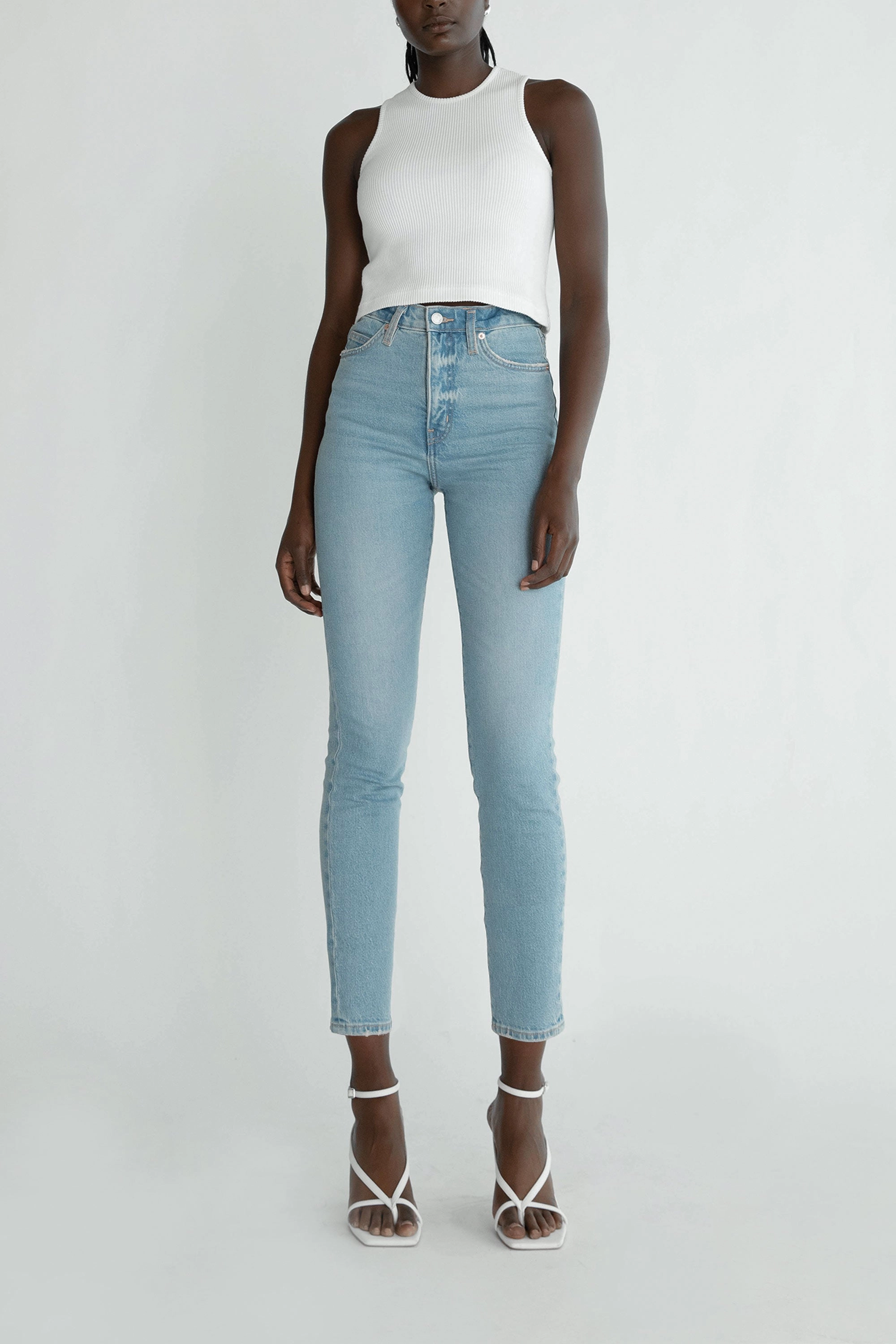 Minimal Bulk Ultra Soft Inner Layer OAK ESSENTIAL SLIM FIT HIGH-RISE JEAN