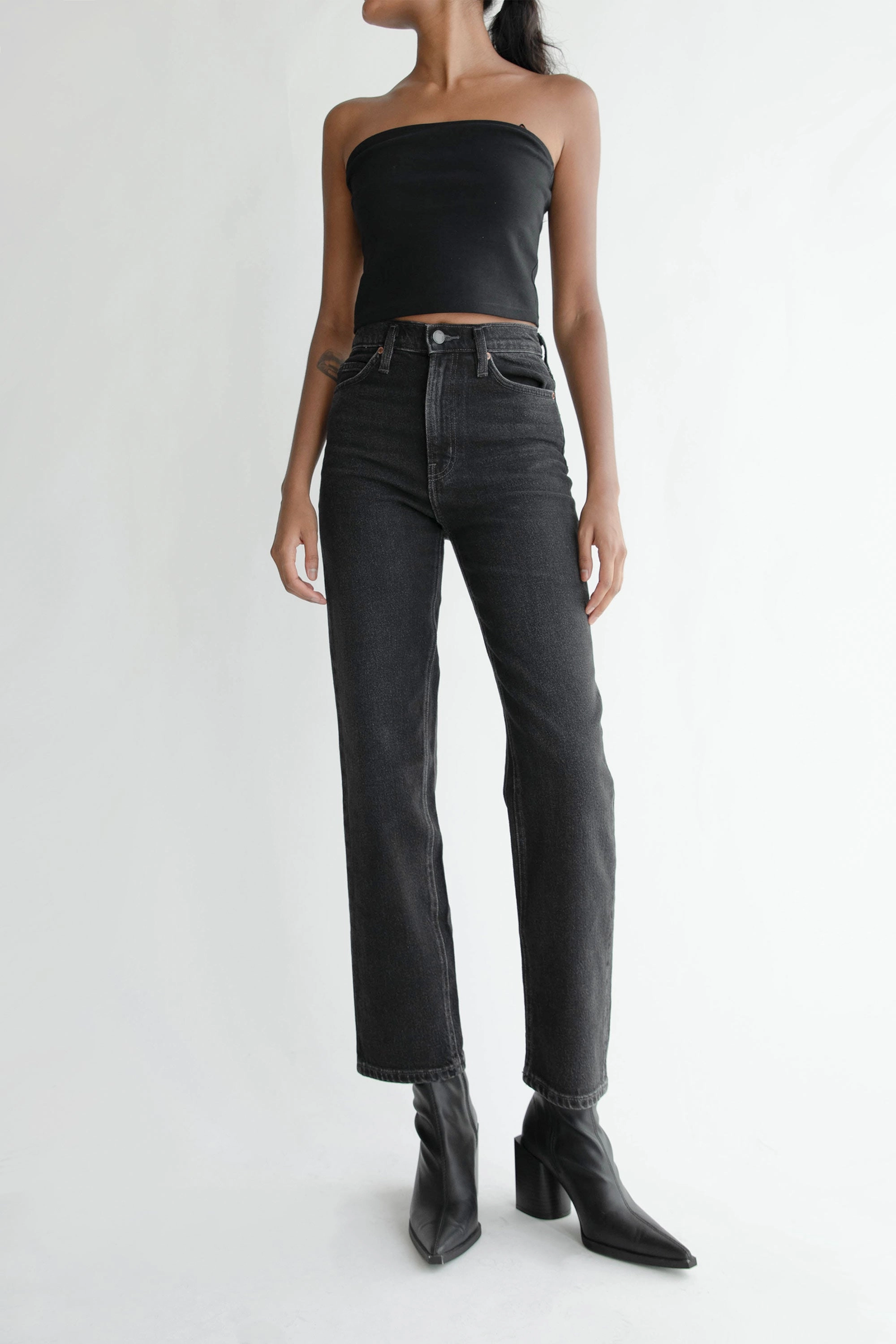 Comfy Movement Smooth Texture OAK ESSENTIAL STRAIGHT LEG HIGH-RISE JEAN