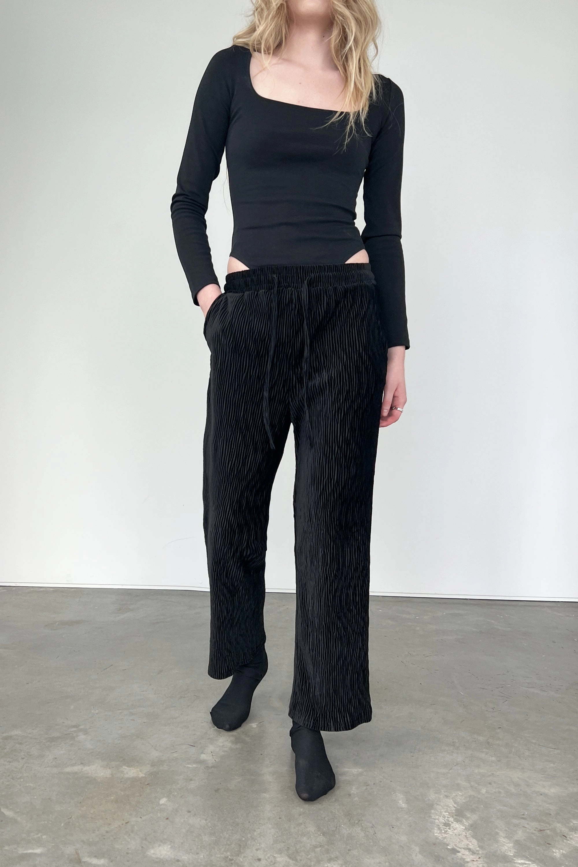 PLEATED VELVET PANT Roll-up style