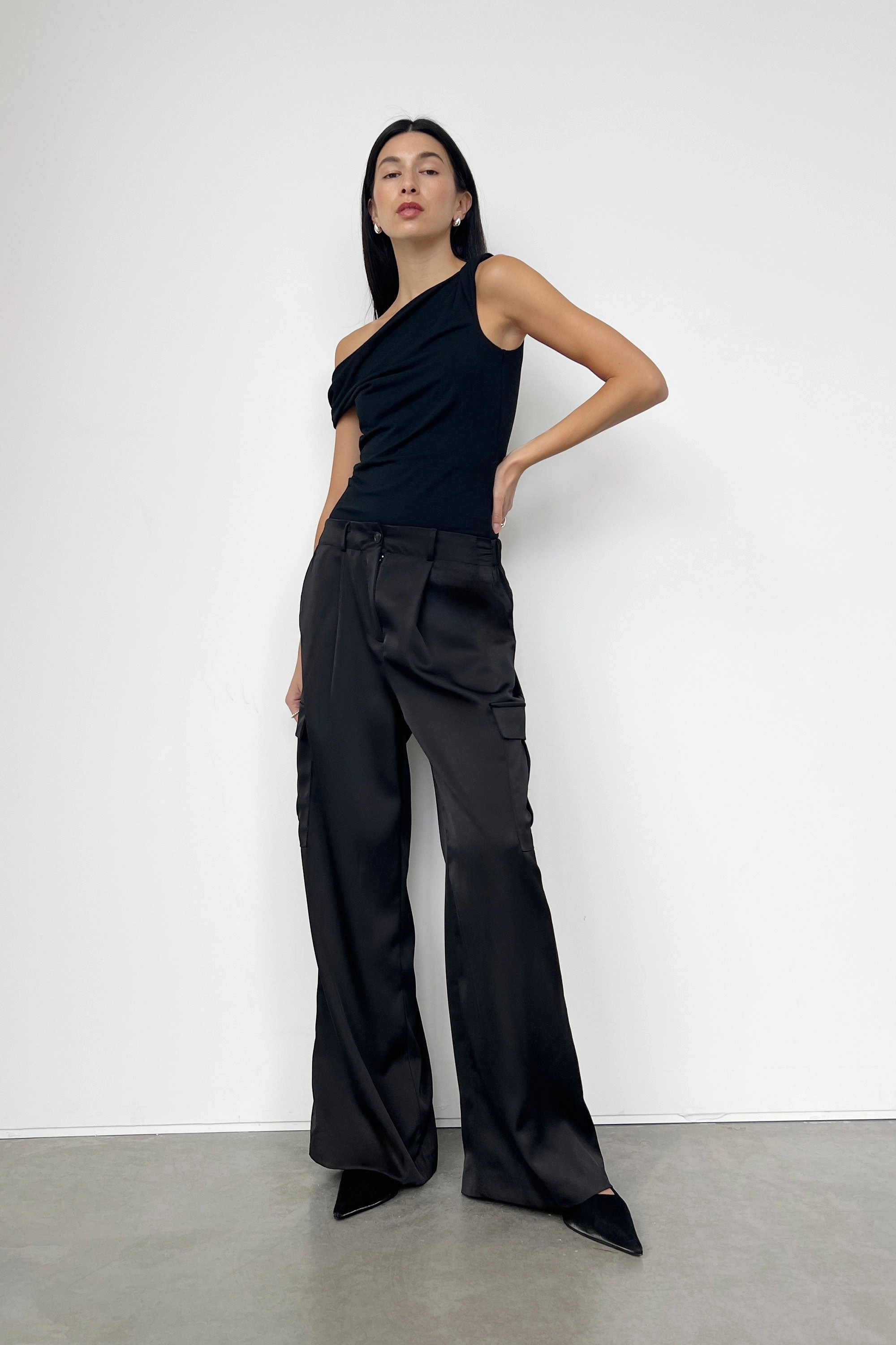 SATIN TROUSERS WITH CARGO POCKETS Performance Design Fit Breathable Motion