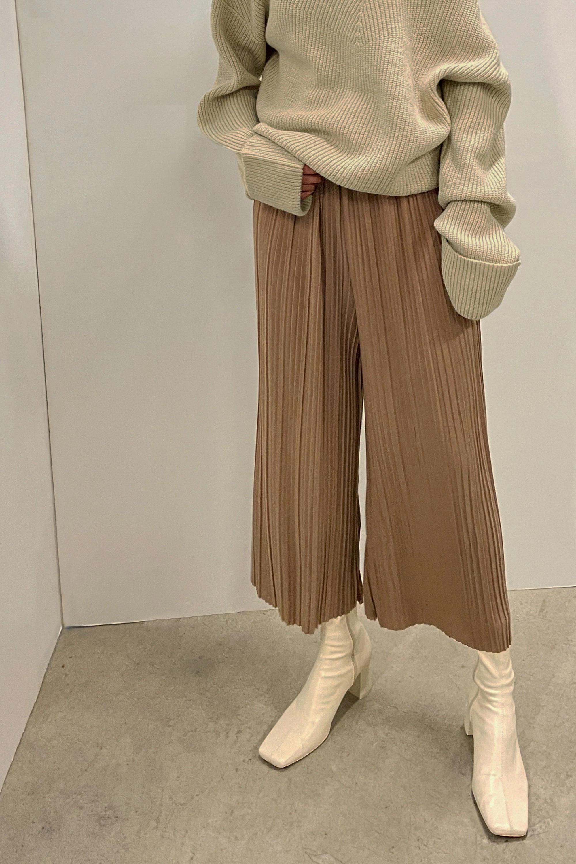 Moisture Lock Technology ACCORDION PLEATED PANT