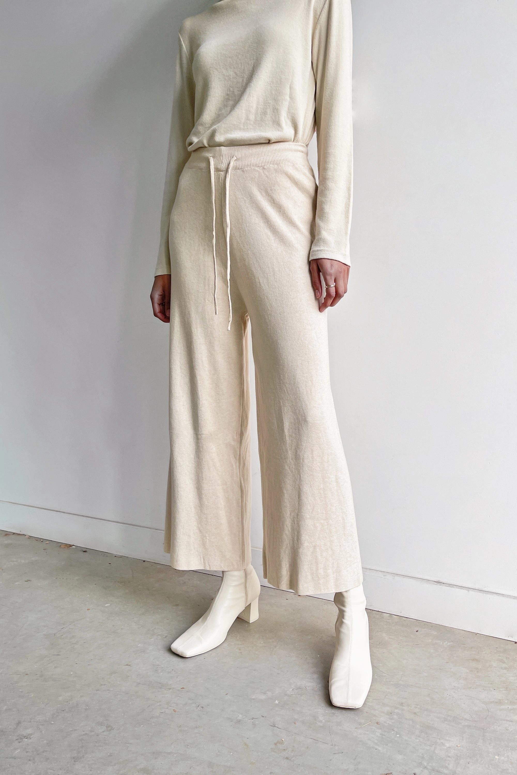 Effortless Fit Minimal Bulk STRAIGHT LEG KNIT PANT