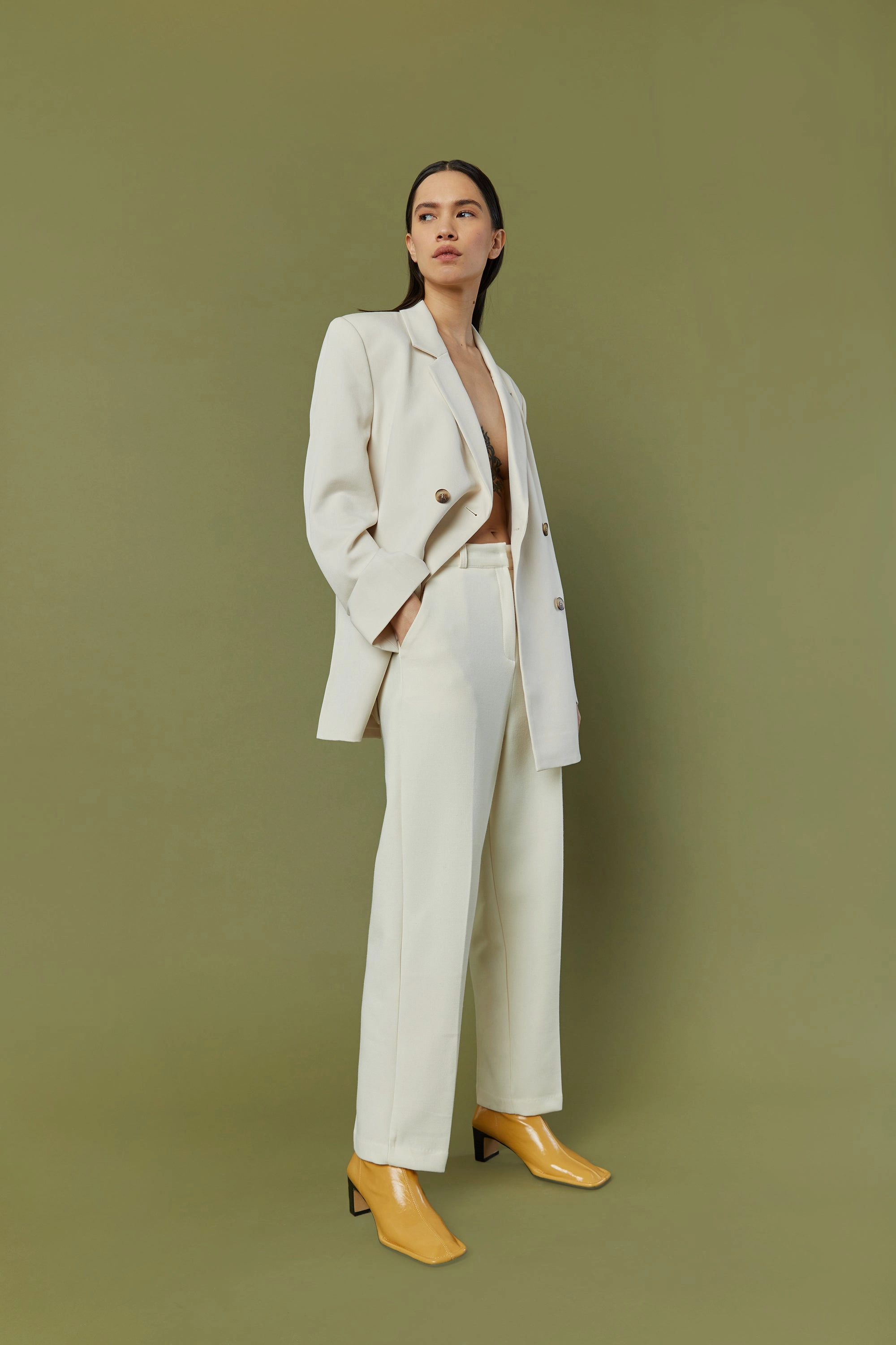 Minimalist Fit STRAIGHT LEG PANT WITH PLEAT