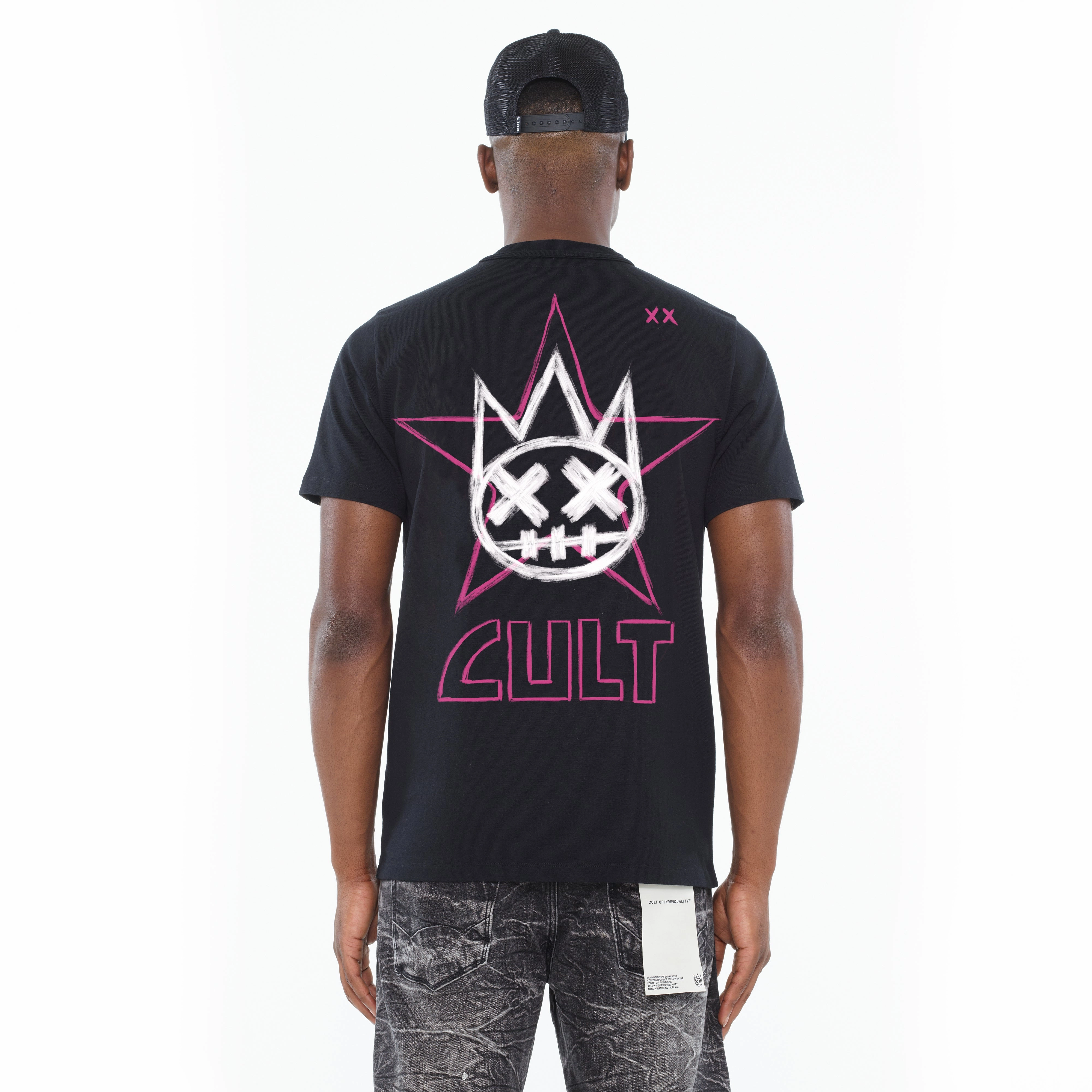 Cult's Heavyweight Short Sleeve Crew Neck Tee "Kiss Painted" in Black Seasonal Trend