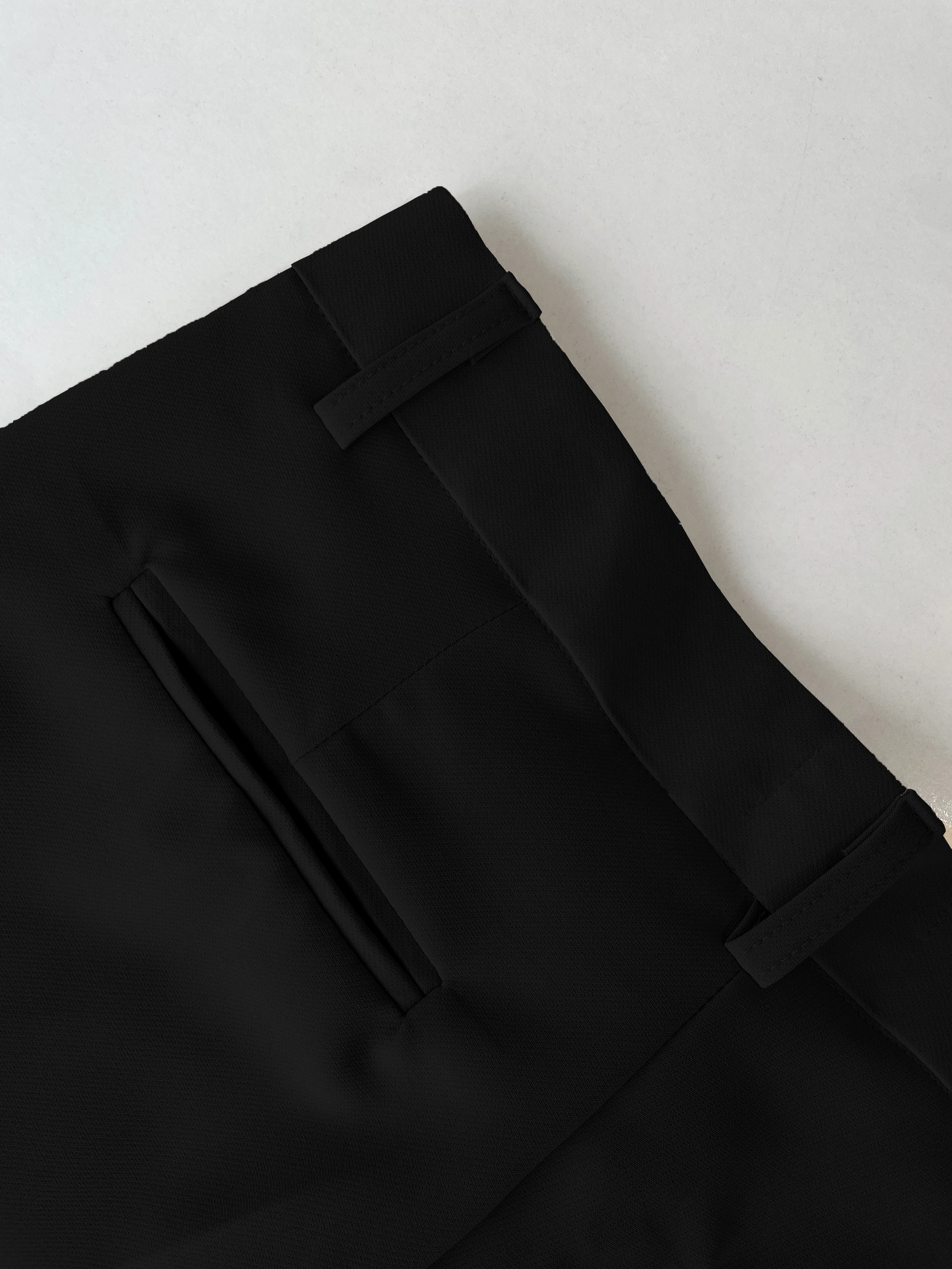 TAILORED SHORT Reinforced Stitching