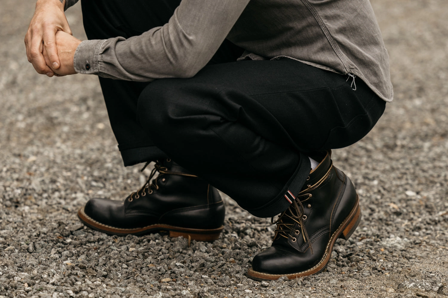 The Barrel Classic Straight - Black Raw 14oz Selvedge Minimalist Styling Relaxed Style City Walk Trend Setter