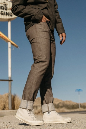 Easy Outfit Shopping Day Outdoor Enthusiast The Pen Slim - Brown Raw 10.5oz Selvedge