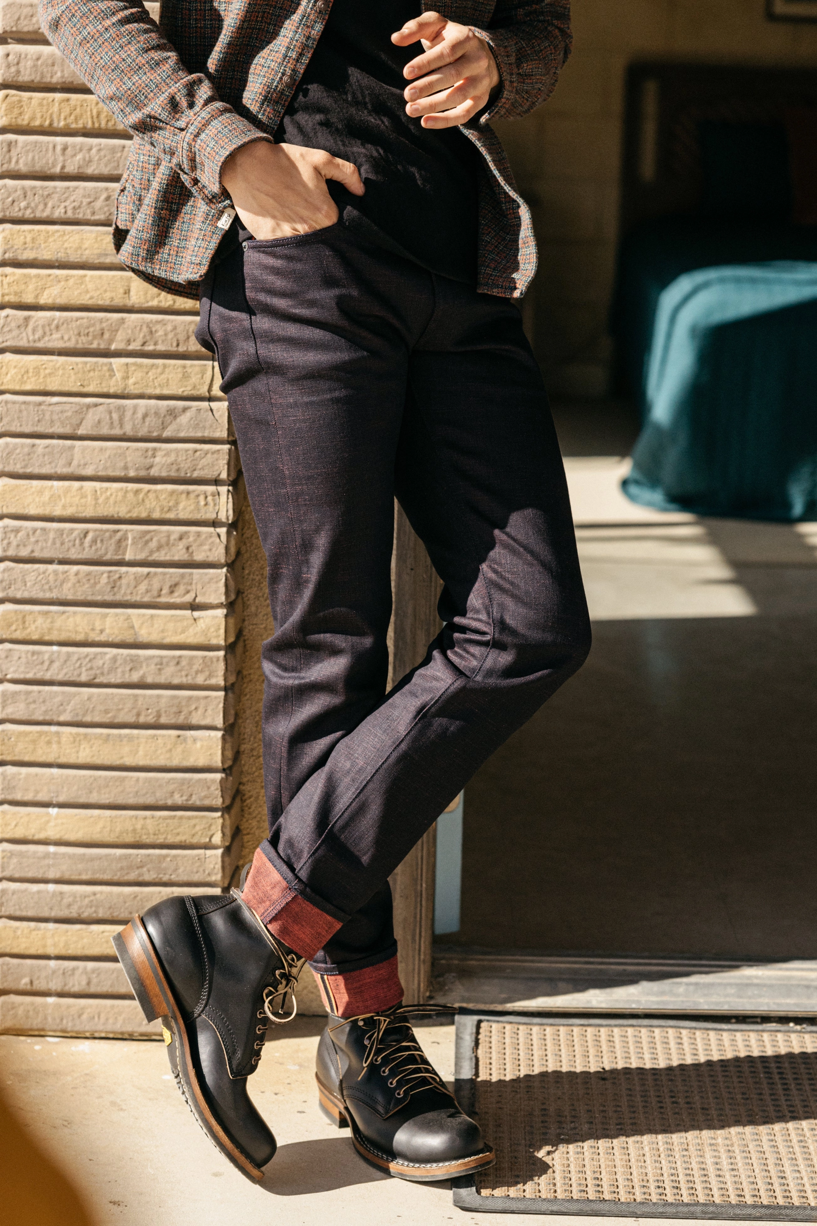 The Pen Slim etched - Bordeaux Raw 13oz Selvedge Lightweight Earthy Nature Lover Responsible Denim Production