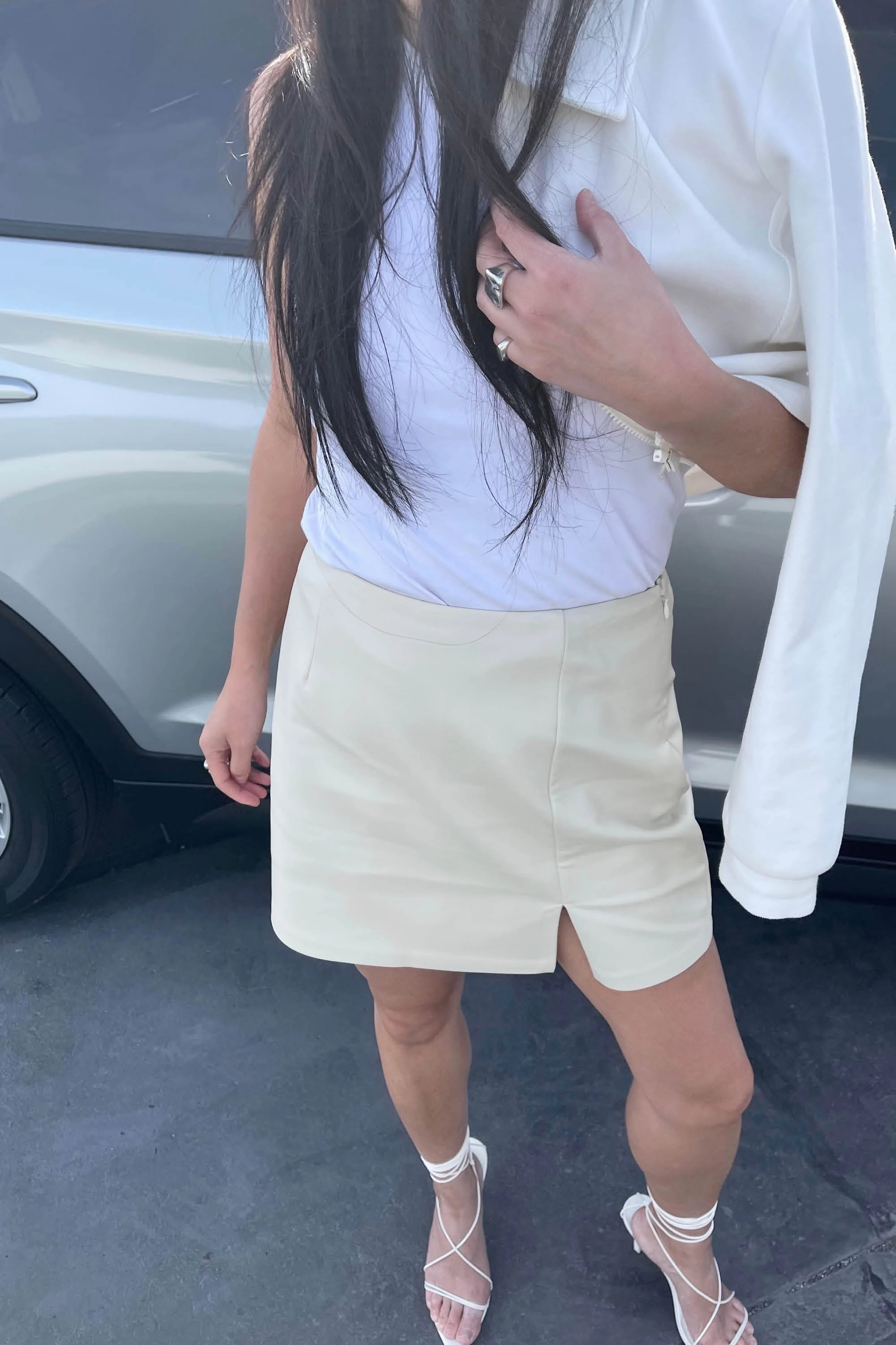 Comfortable Feel VEGAN LEATHER MINI SKIRT