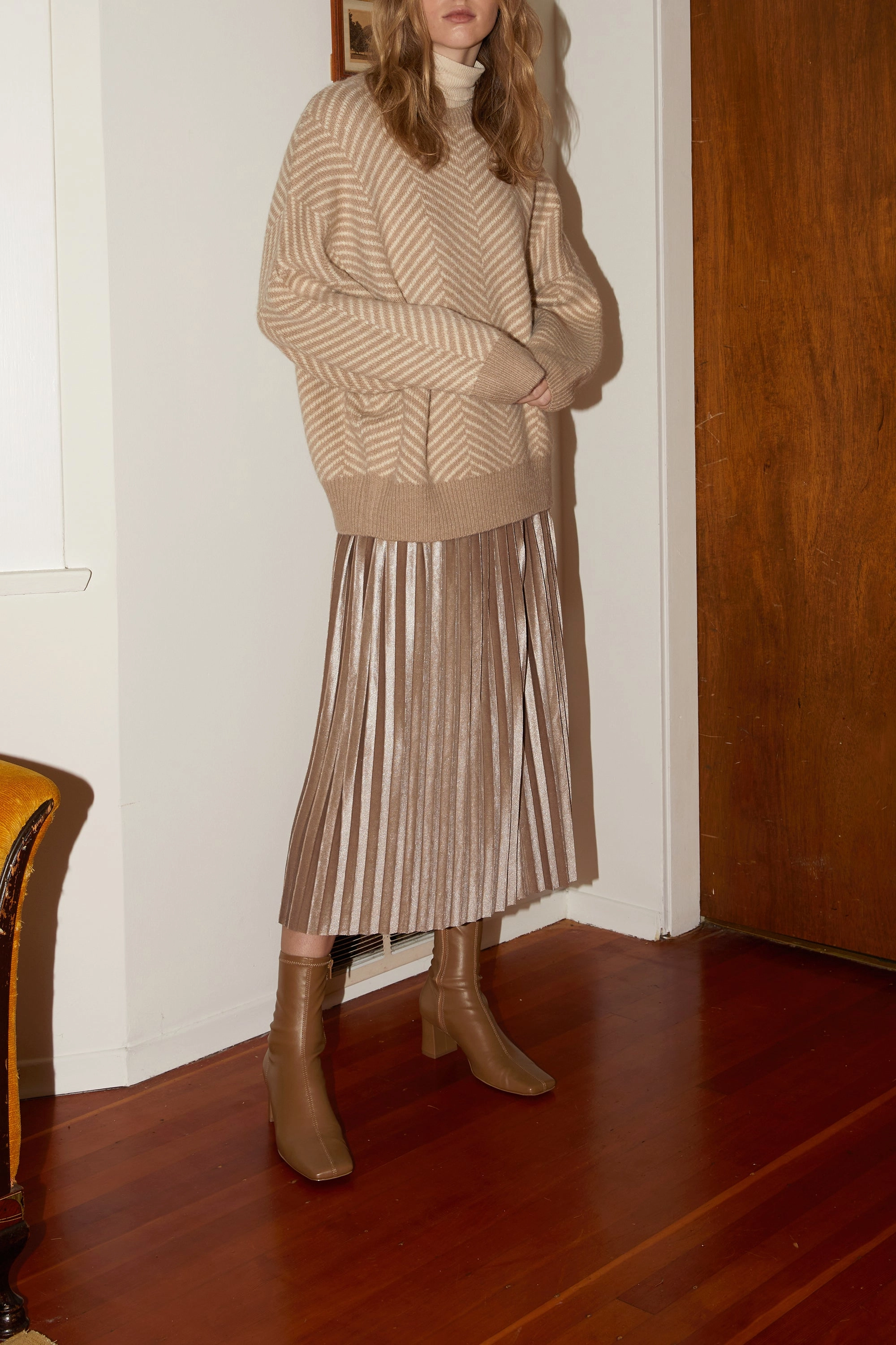 Cozy Edge Sharp Look VELVET MIDI SKIRT