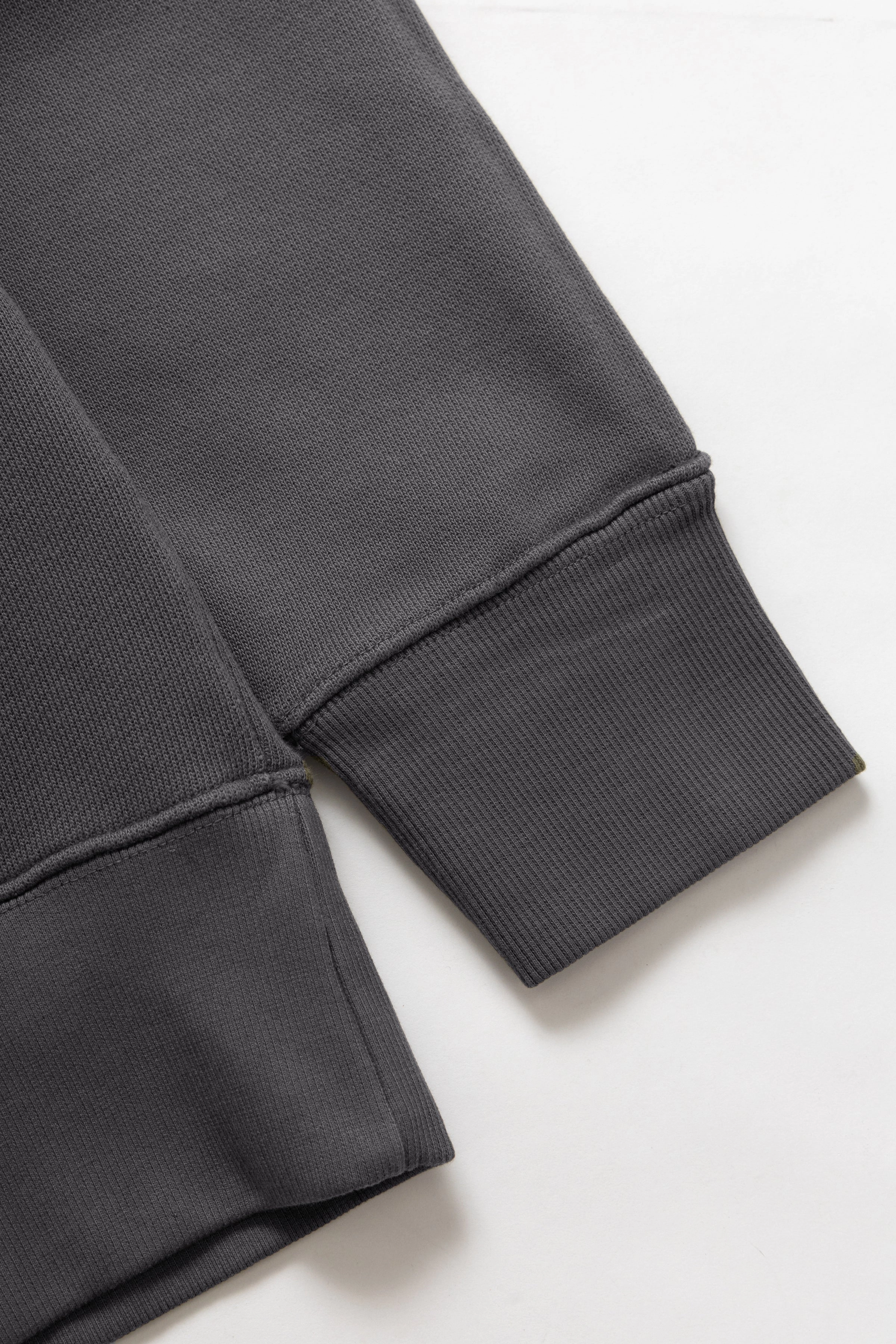 Slim Design Fit Power Goods - Loopback Crewneck - Washed Black