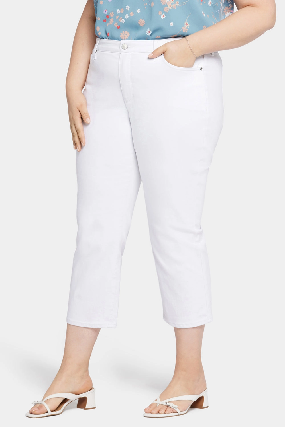 Relaxed Piper Crop Jeans In Plus Size - Optic White Easy Layering